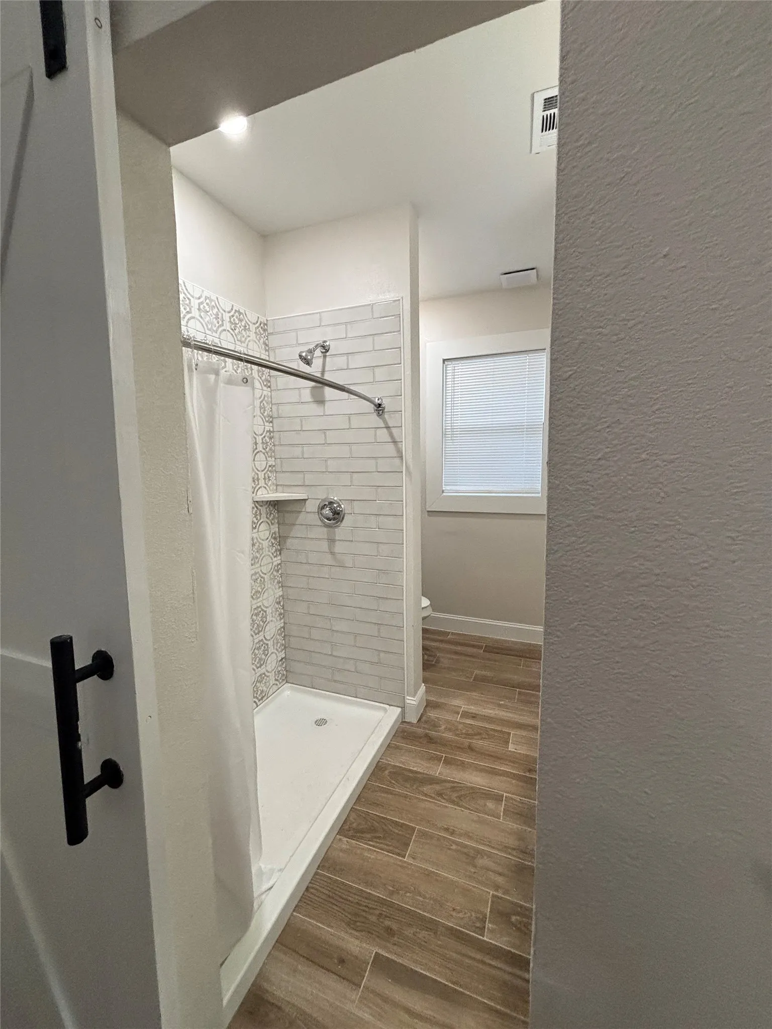 Single Family Residence For Sale in Dallas County , 620 S Willomet Avenue, Dallas, Texas 75208, 2 Bedroom, 1 Bathroom, 2 Garage spaces, 1,458 Sqft, built in 1930, Preowned, Price $400,000, mls#21238244, Real Estate Agent in Dallas, Homes For Sale in Dallas county, Homes For Sale in Dallas, Realtor in Dallas Texas, Real Estate Brokerage Independent Realty Texas, Luminita Cordes Realtor