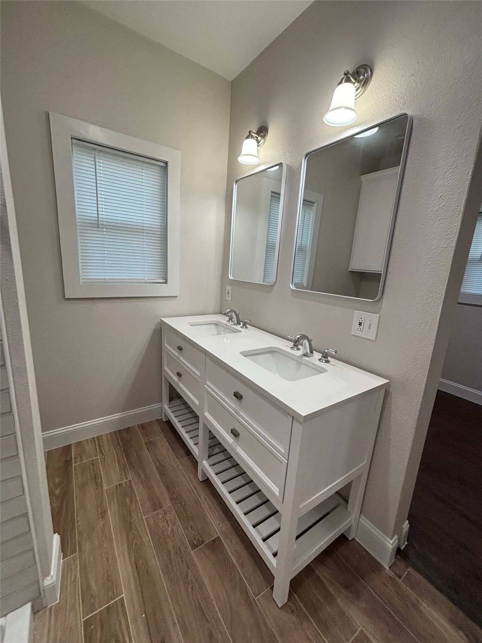 Single Family Residence For Sale in Dallas County , 620 S Willomet Avenue, Dallas, Texas 75208, 2 Bedroom, 1 Bathroom, 2 Garage spaces, 1,458 Sqft, built in 1930, Preowned, Price $400,000, mls#21238244, Real Estate Agent in Dallas, Homes For Sale in Dallas county, Homes For Sale in Dallas, Realtor in Dallas Texas, Real Estate Brokerage Independent Realty Texas, Luminita Cordes Realtor