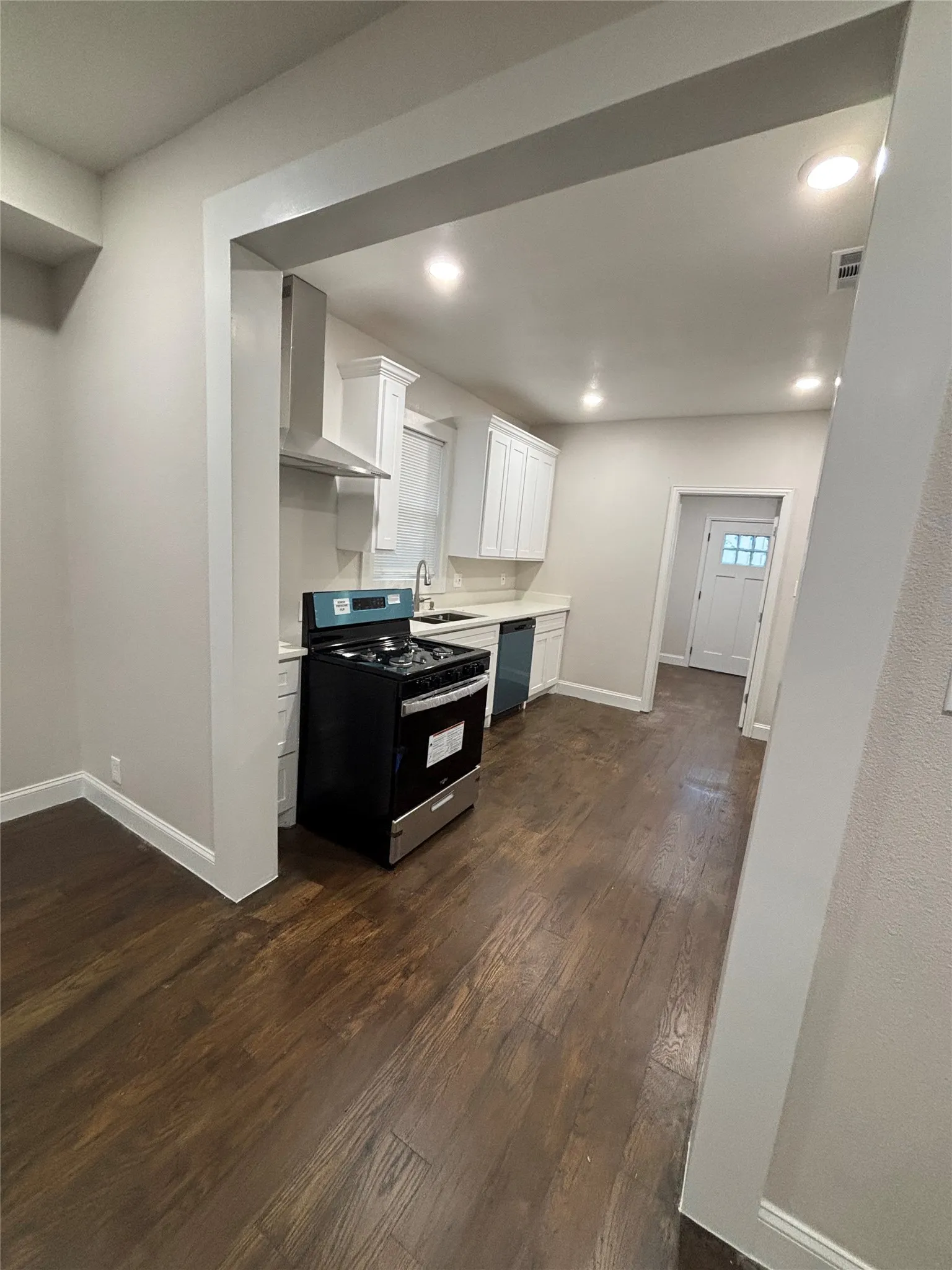 Single Family Residence For Sale in Dallas County , 620 S Willomet Avenue, Dallas, Texas 75208, 2 Bedroom, 1 Bathroom, 2 Garage spaces, 1,458 Sqft, built in 1930, Preowned, Price $400,000, mls#21238244, Real Estate Agent in Dallas, Homes For Sale in Dallas county, Homes For Sale in Dallas, Realtor in Dallas Texas, Real Estate Brokerage Independent Realty Texas, Luminita Cordes Realtor