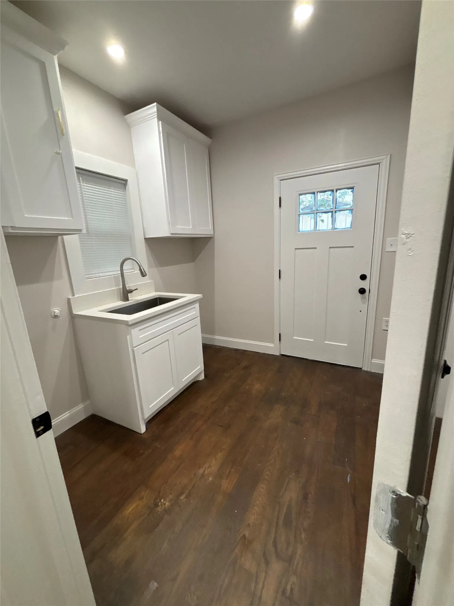 Single Family Residence For Sale in Dallas County , 620 S Willomet Avenue, Dallas, Texas 75208, 2 Bedroom, 1 Bathroom, 2 Garage spaces, 1,458 Sqft, built in 1930, Preowned, Price $400,000, mls#21238244, Real Estate Agent in Dallas, Homes For Sale in Dallas county, Homes For Sale in Dallas, Realtor in Dallas Texas, Real Estate Brokerage Independent Realty Texas, Luminita Cordes Realtor