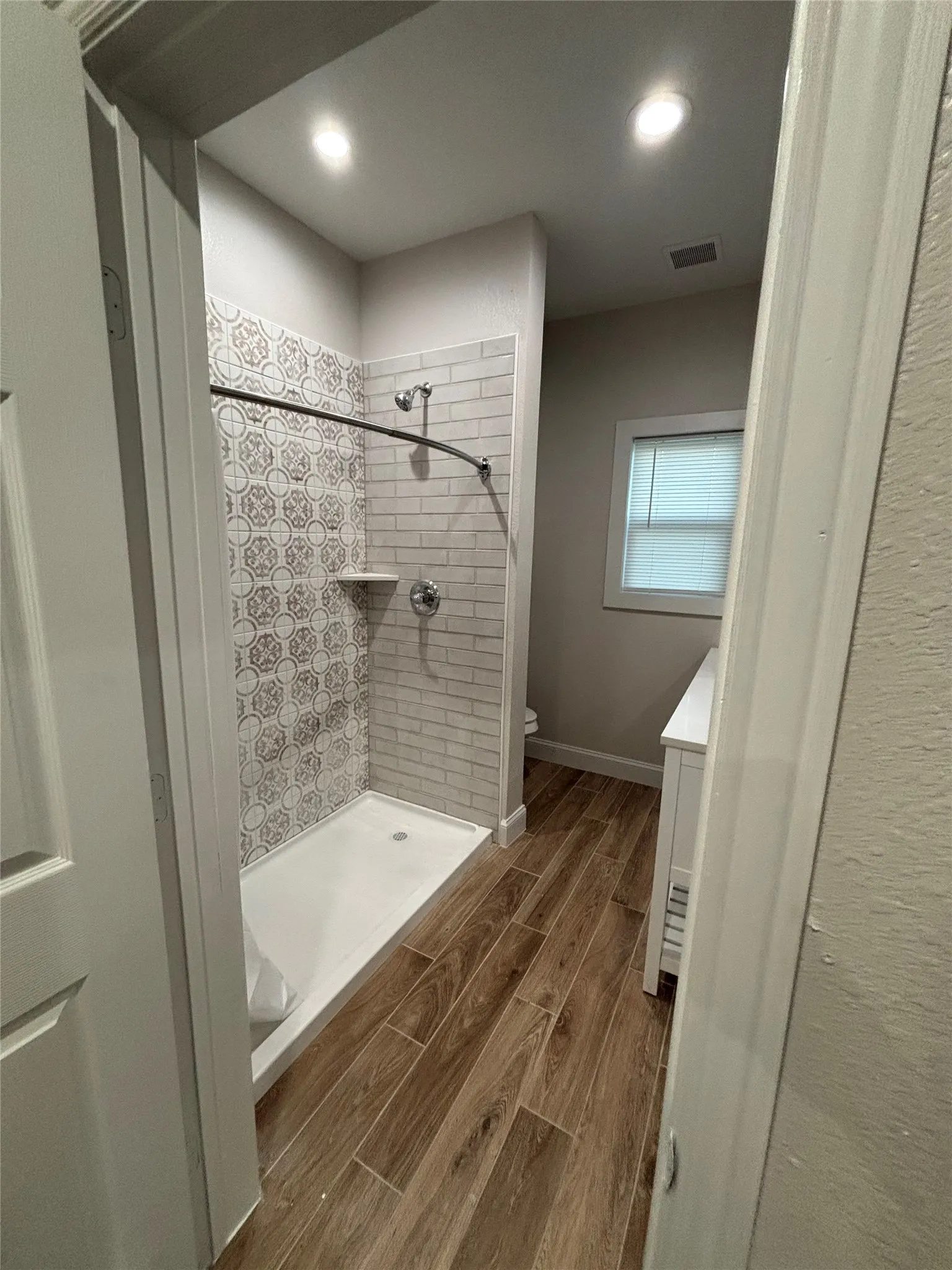 Single Family Residence For Sale in Dallas County , 620 S Willomet Avenue, Dallas, Texas 75208, 2 Bedroom, 1 Bathroom, 2 Garage spaces, 1,458 Sqft, built in 1930, Preowned, Price $400,000, mls#21238244, Real Estate Agent in Dallas, Homes For Sale in Dallas county, Homes For Sale in Dallas, Realtor in Dallas Texas, Real Estate Brokerage Independent Realty Texas, Luminita Cordes Realtor
