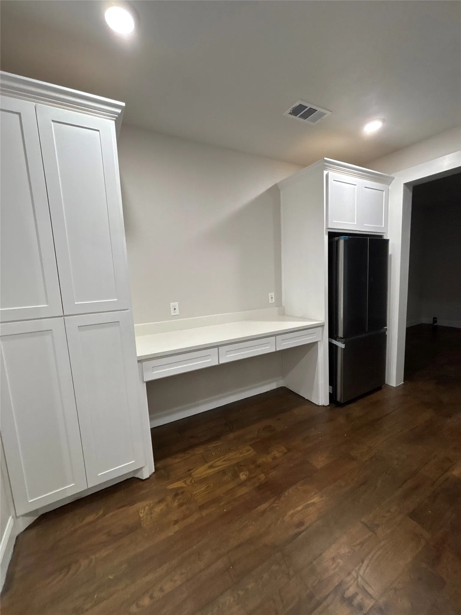 Single Family Residence For Sale in Dallas County , 620 S Willomet Avenue, Dallas, Texas 75208, 2 Bedroom, 1 Bathroom, 2 Garage spaces, 1,458 Sqft, built in 1930, Preowned, Price $400,000, mls#21238244, Real Estate Agent in Dallas, Homes For Sale in Dallas county, Homes For Sale in Dallas, Realtor in Dallas Texas, Real Estate Brokerage Independent Realty Texas, Luminita Cordes Realtor