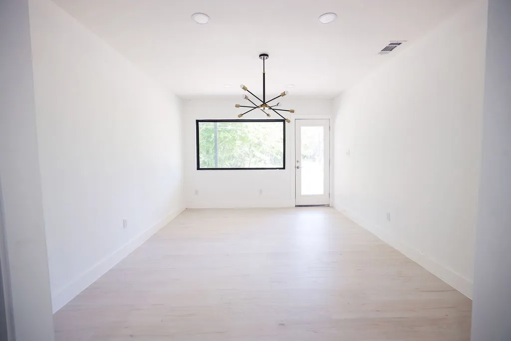 Single Family Residence For Sale in Rains County , 250 Skyview, Point, Texas 75472, 4 Bedroom, 3 Bathroom, Garage spaces, 1,986 Sqft, built in 1960, mls#21238658, Real Estate Agent in Point, Homes For Sale in Rains county, Homes For Sale in Point, Realtor in Point Texas, Real Estate Brokerage Independent Realty Texas, Luminita Cordes Realtor