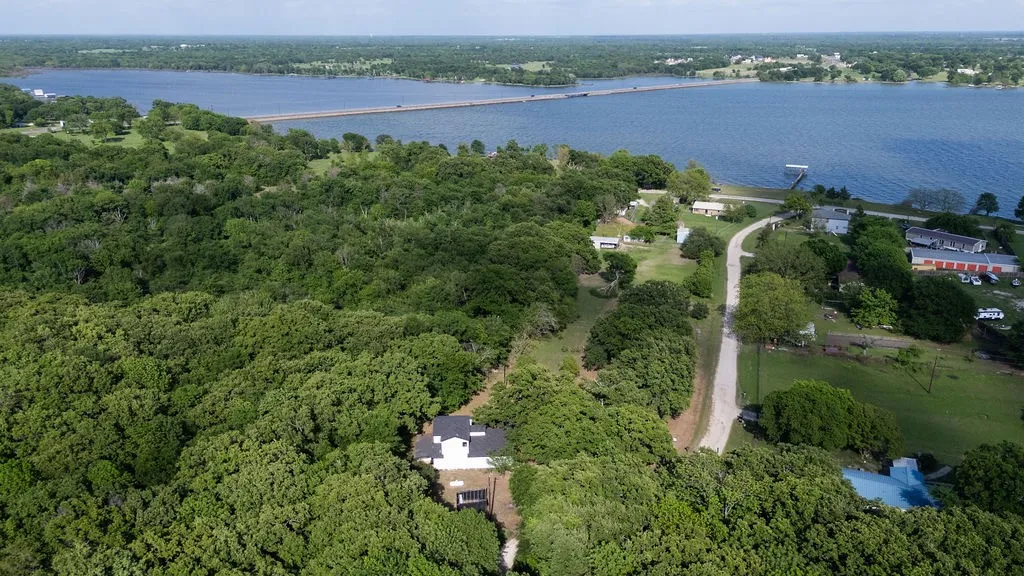 Single Family Residence For Sale in Rains County , 250 Skyview, Point, Texas 75472, 4 Bedroom, 3 Bathroom, Garage spaces, 1,986 Sqft, built in 1960, mls#21238658, Real Estate Agent in Point, Homes For Sale in Rains county, Homes For Sale in Point, Realtor in Point Texas, Real Estate Brokerage Independent Realty Texas, Luminita Cordes Realtor