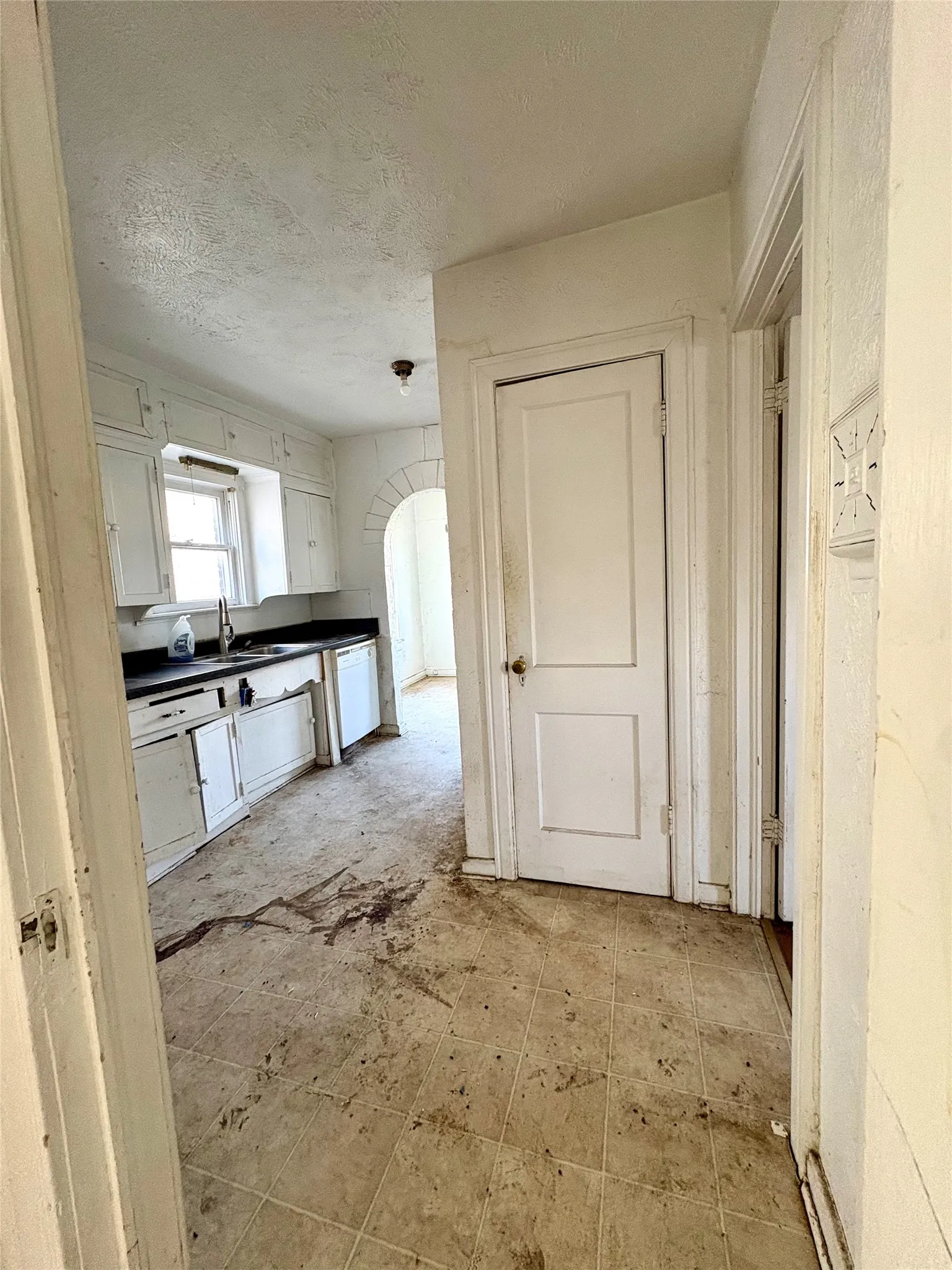 Single Family Residence For Sale in Dallas County , 5646 Monticello Avenue, Dallas, Texas 75206, 2 Bedroom, 1 Bathroom, 2 Garage spaces, 1,265 Sqft, built in 1926, Preowned, mls#21220579, Real Estate Agent in Dallas, Homes For Sale in Dallas county, Homes For Sale in Dallas, Realtor in Dallas Texas, Real Estate Brokerage Independent Realty Texas, Luminita Cordes Realtor