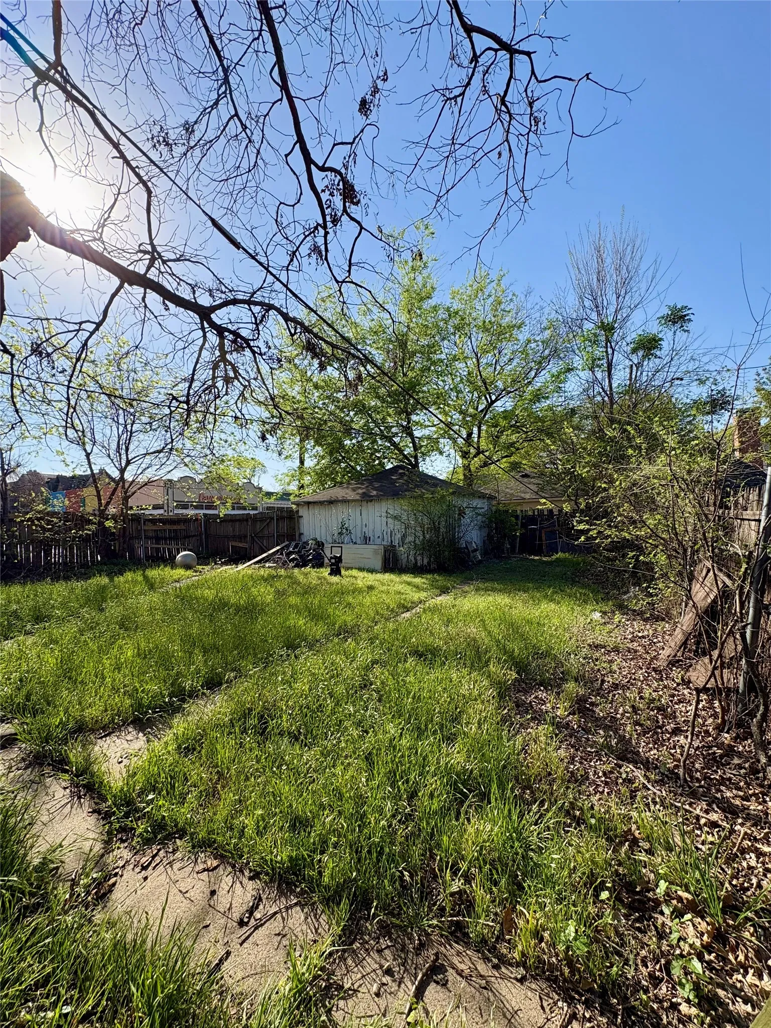 Single Family Residence For Sale in Dallas County , 5646 Monticello Avenue, Dallas, Texas 75206, 2 Bedroom, 1 Bathroom, 2 Garage spaces, 1,265 Sqft, built in 1926, Preowned, mls#21220579, Real Estate Agent in Dallas, Homes For Sale in Dallas county, Homes For Sale in Dallas, Realtor in Dallas Texas, Real Estate Brokerage Independent Realty Texas, Luminita Cordes Realtor