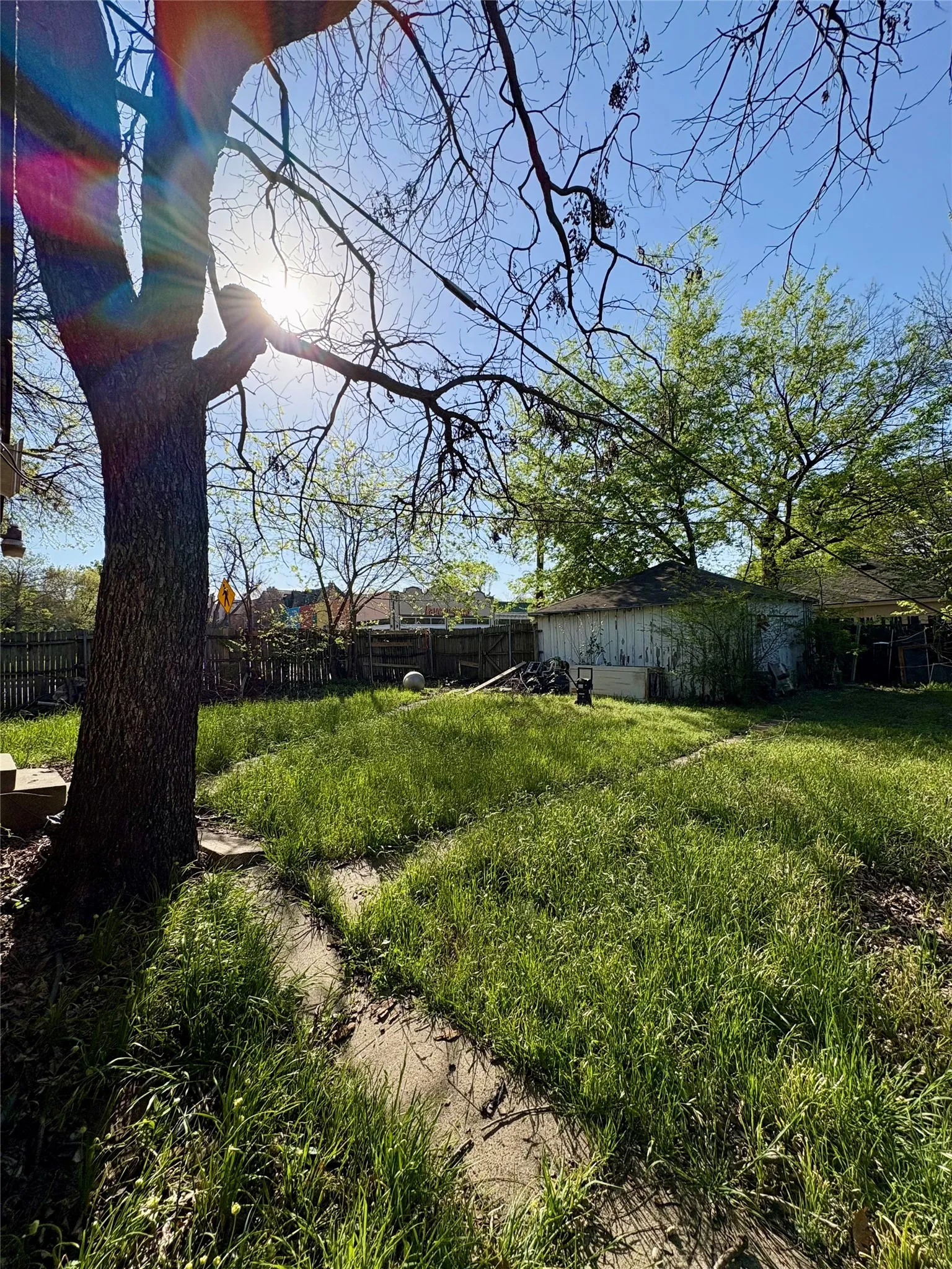 Single Family Residence For Sale in Dallas County , 5646 Monticello Avenue, Dallas, Texas 75206, 2 Bedroom, 1 Bathroom, 2 Garage spaces, 1,265 Sqft, built in 1926, Preowned, mls#21220579, Real Estate Agent in Dallas, Homes For Sale in Dallas county, Homes For Sale in Dallas, Realtor in Dallas Texas, Real Estate Brokerage Independent Realty Texas, Luminita Cordes Realtor