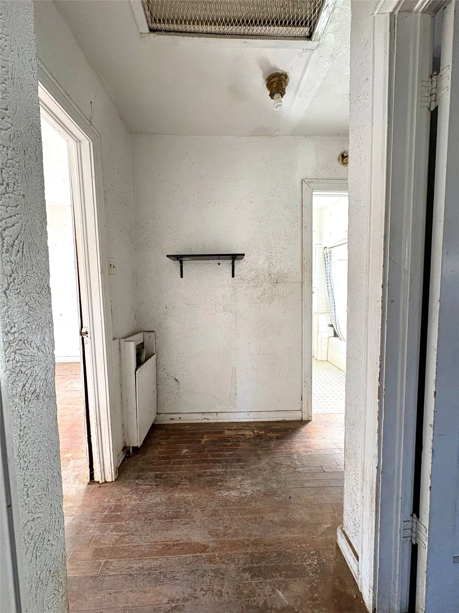 Single Family Residence For Sale in Dallas County , 5646 Monticello Avenue, Dallas, Texas 75206, 2 Bedroom, 1 Bathroom, 2 Garage spaces, 1,265 Sqft, built in 1926, Preowned, mls#21220579, Real Estate Agent in Dallas, Homes For Sale in Dallas county, Homes For Sale in Dallas, Realtor in Dallas Texas, Real Estate Brokerage Independent Realty Texas, Luminita Cordes Realtor