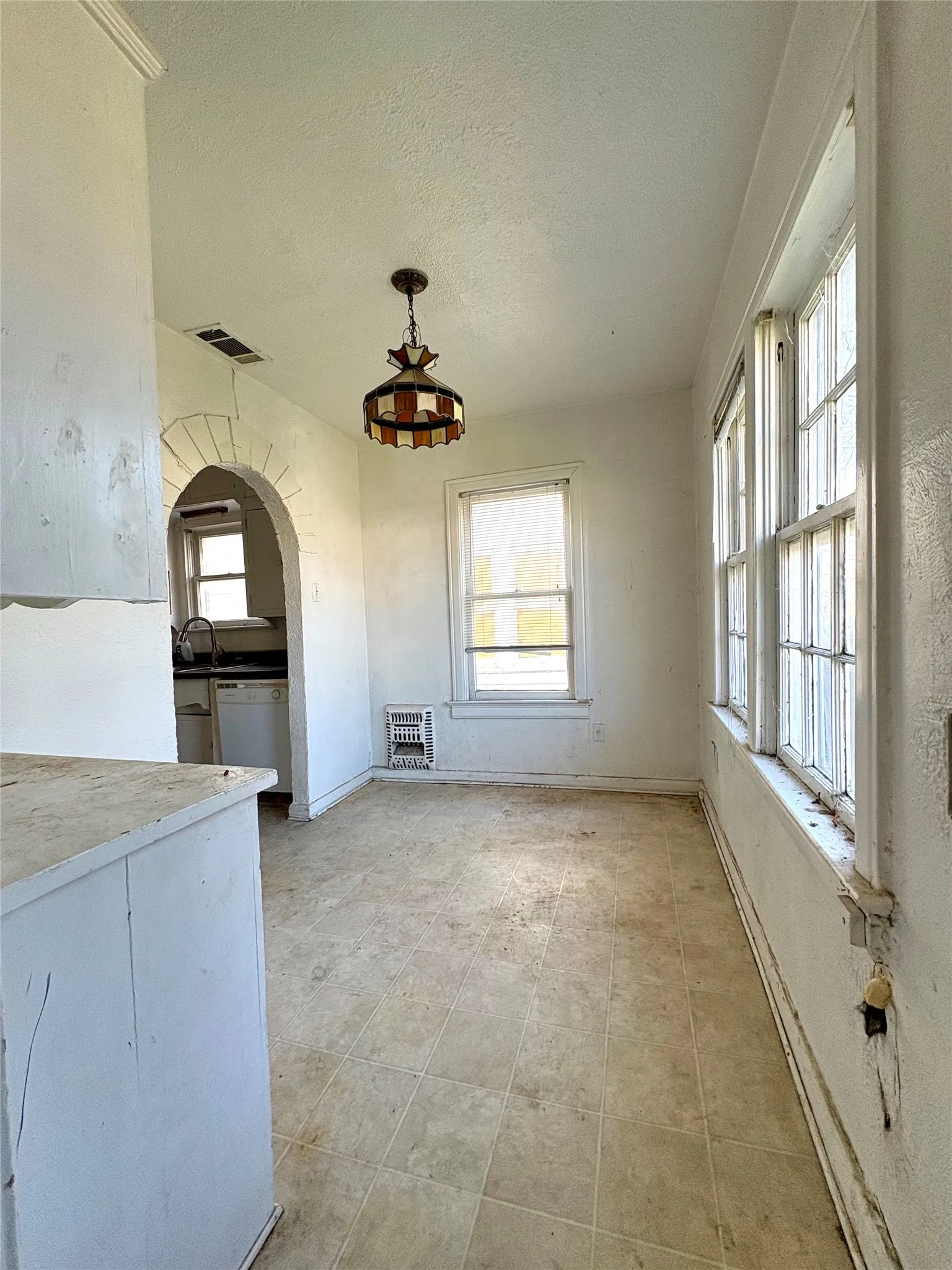 Single Family Residence For Sale in Dallas County , 5646 Monticello Avenue, Dallas, Texas 75206, 2 Bedroom, 1 Bathroom, 2 Garage spaces, 1,265 Sqft, built in 1926, Preowned, mls#21220579, Real Estate Agent in Dallas, Homes For Sale in Dallas county, Homes For Sale in Dallas, Realtor in Dallas Texas, Real Estate Brokerage Independent Realty Texas, Luminita Cordes Realtor