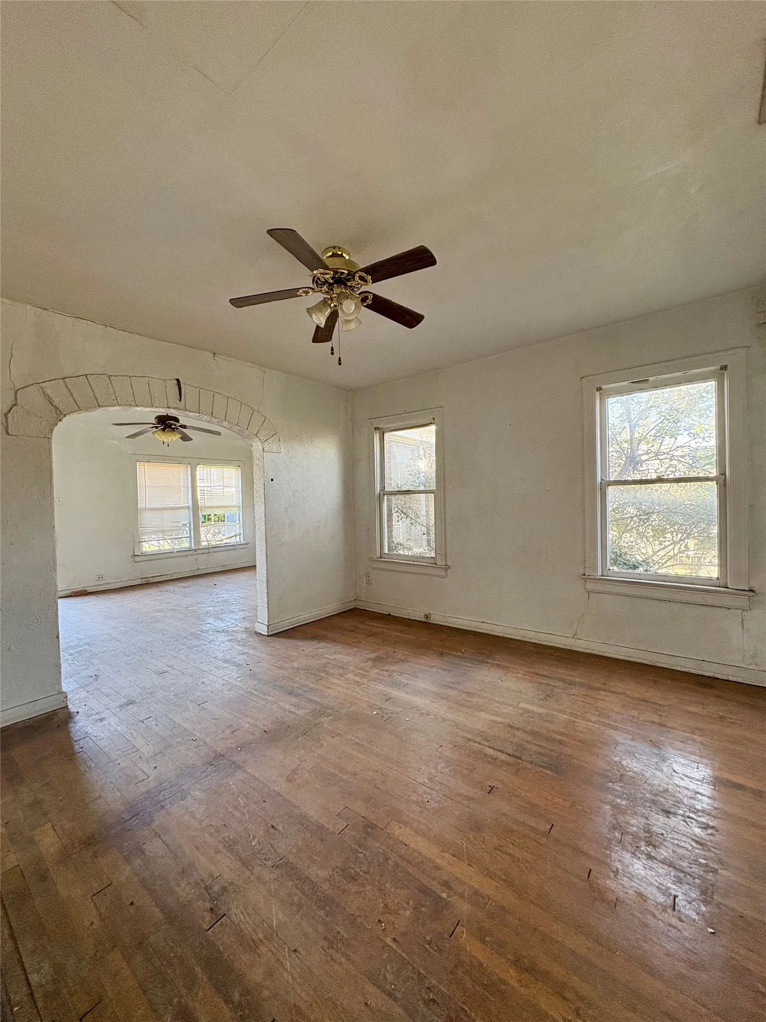 Single Family Residence For Sale in Dallas County , 5646 Monticello Avenue, Dallas, Texas 75206, 2 Bedroom, 1 Bathroom, 2 Garage spaces, 1,265 Sqft, built in 1926, Preowned, mls#21220579, Real Estate Agent in Dallas, Homes For Sale in Dallas county, Homes For Sale in Dallas, Realtor in Dallas Texas, Real Estate Brokerage Independent Realty Texas, Luminita Cordes Realtor