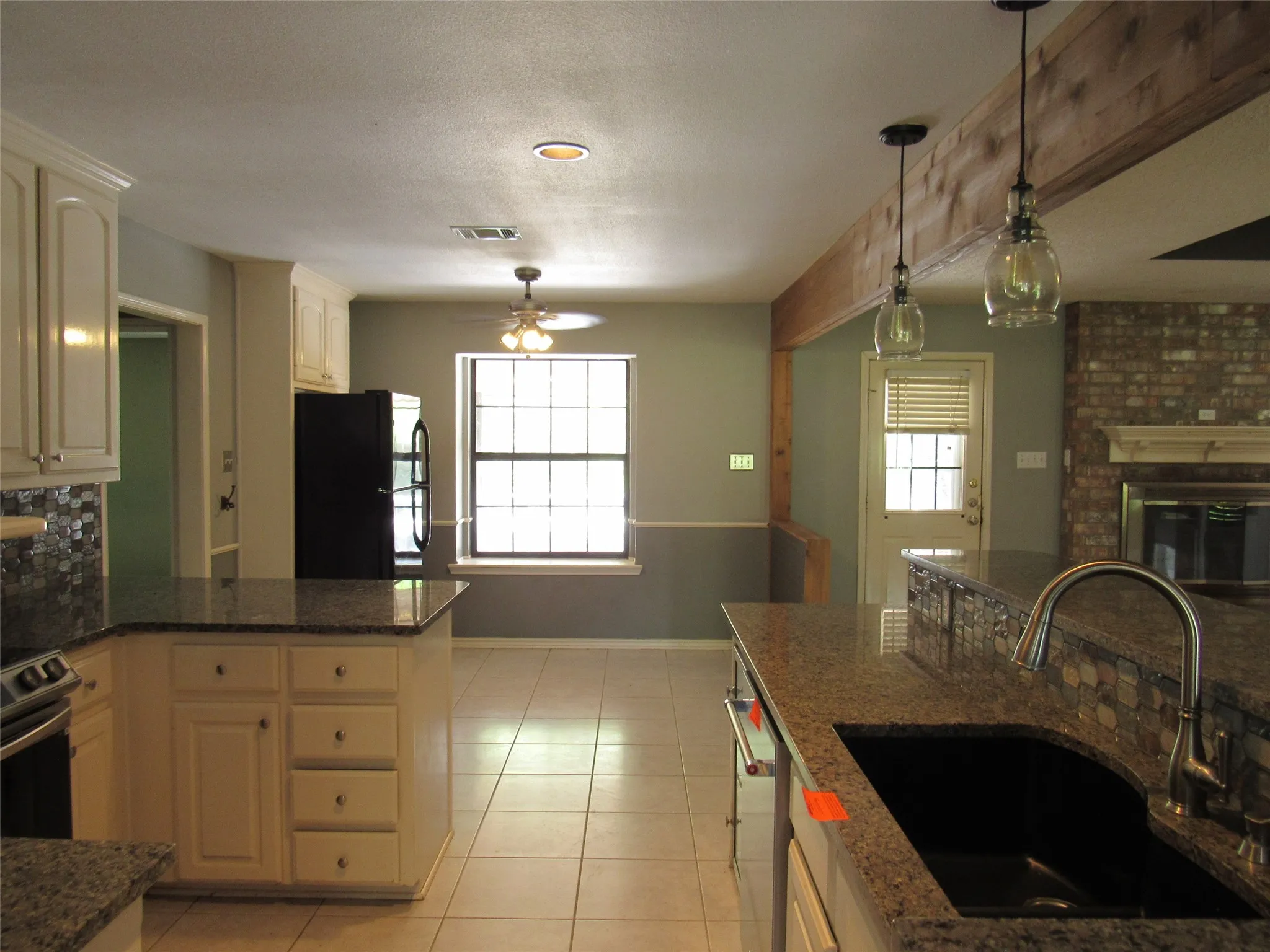 Single Family Residence For Sale in Mc Lennan County , 1048 Eagle Canyon Drive, China Spring, Texas 76633, 4 Bedroom, 3 Bathroom, 2 Garage spaces, 3,041 Sqft, built in 1993, mls#21238634, Real Estate Agent in China Spring, Homes For Sale in Mc Lennan county, Homes For Sale in China Spring, Realtor in China Spring Texas, Real Estate Brokerage Independent Realty Texas, Luminita Cordes Realtor