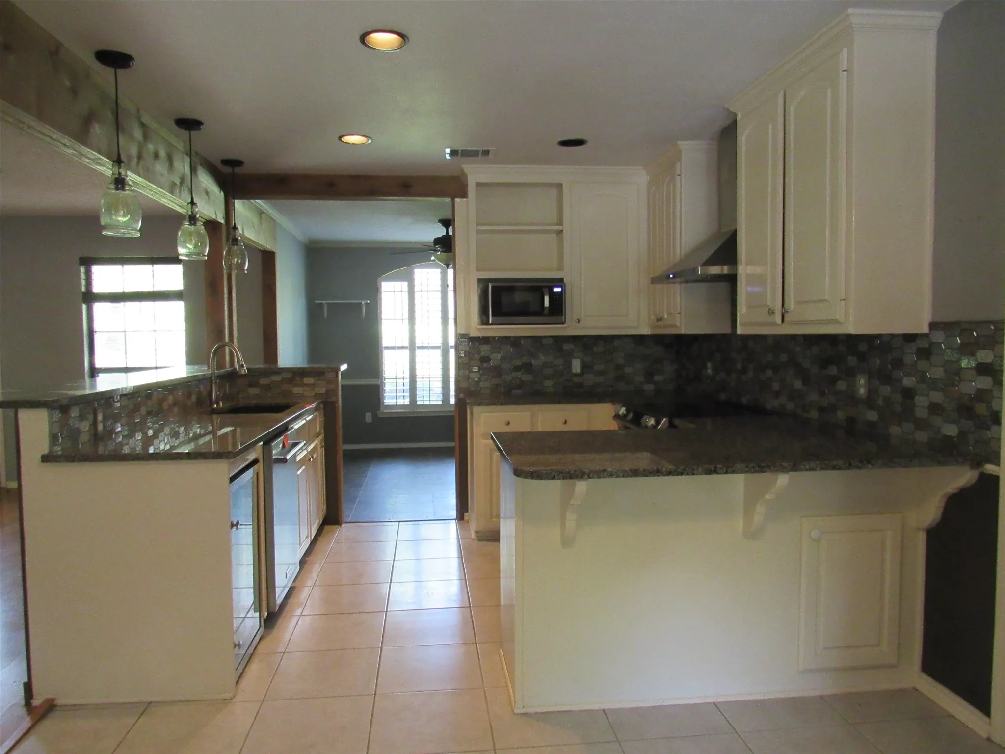 Single Family Residence For Sale in Mc Lennan County , 1048 Eagle Canyon Drive, China Spring, Texas 76633, 4 Bedroom, 3 Bathroom, 2 Garage spaces, 3,041 Sqft, built in 1993, mls#21238634, Real Estate Agent in China Spring, Homes For Sale in Mc Lennan county, Homes For Sale in China Spring, Realtor in China Spring Texas, Real Estate Brokerage Independent Realty Texas, Luminita Cordes Realtor