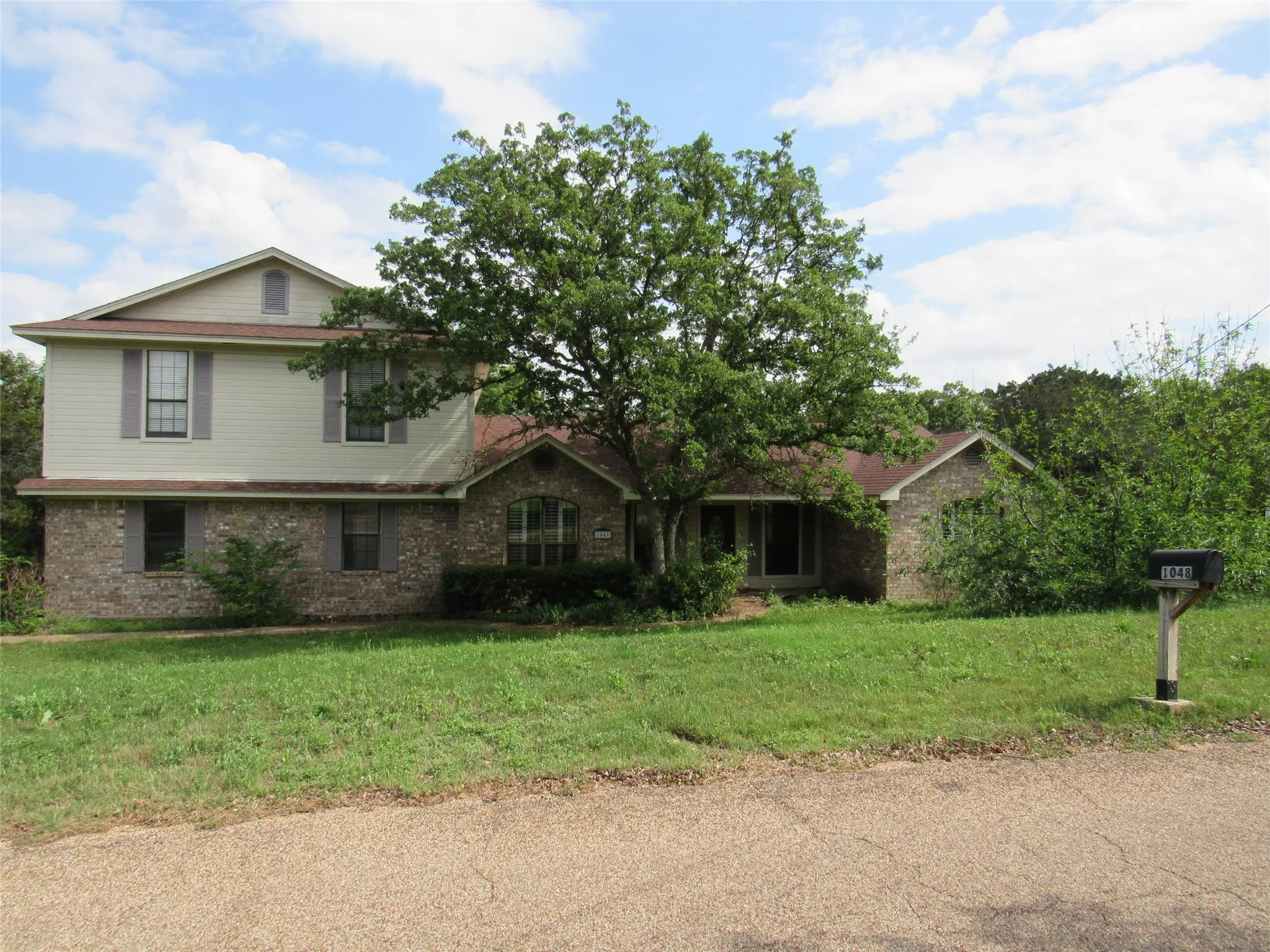 Single Family Residence For Sale in Mc Lennan County , 1048 Eagle Canyon Drive, China Spring, Texas 76633, 4 Bedroom, 3 Bathroom, 2 Garage spaces, 3,041 Sqft, built in 1993, mls#21238634, Real Estate Agent in China Spring, Homes For Sale in Mc Lennan county, Homes For Sale in China Spring, Realtor in China Spring Texas, Real Estate Brokerage Independent Realty Texas, Luminita Cordes Realtor