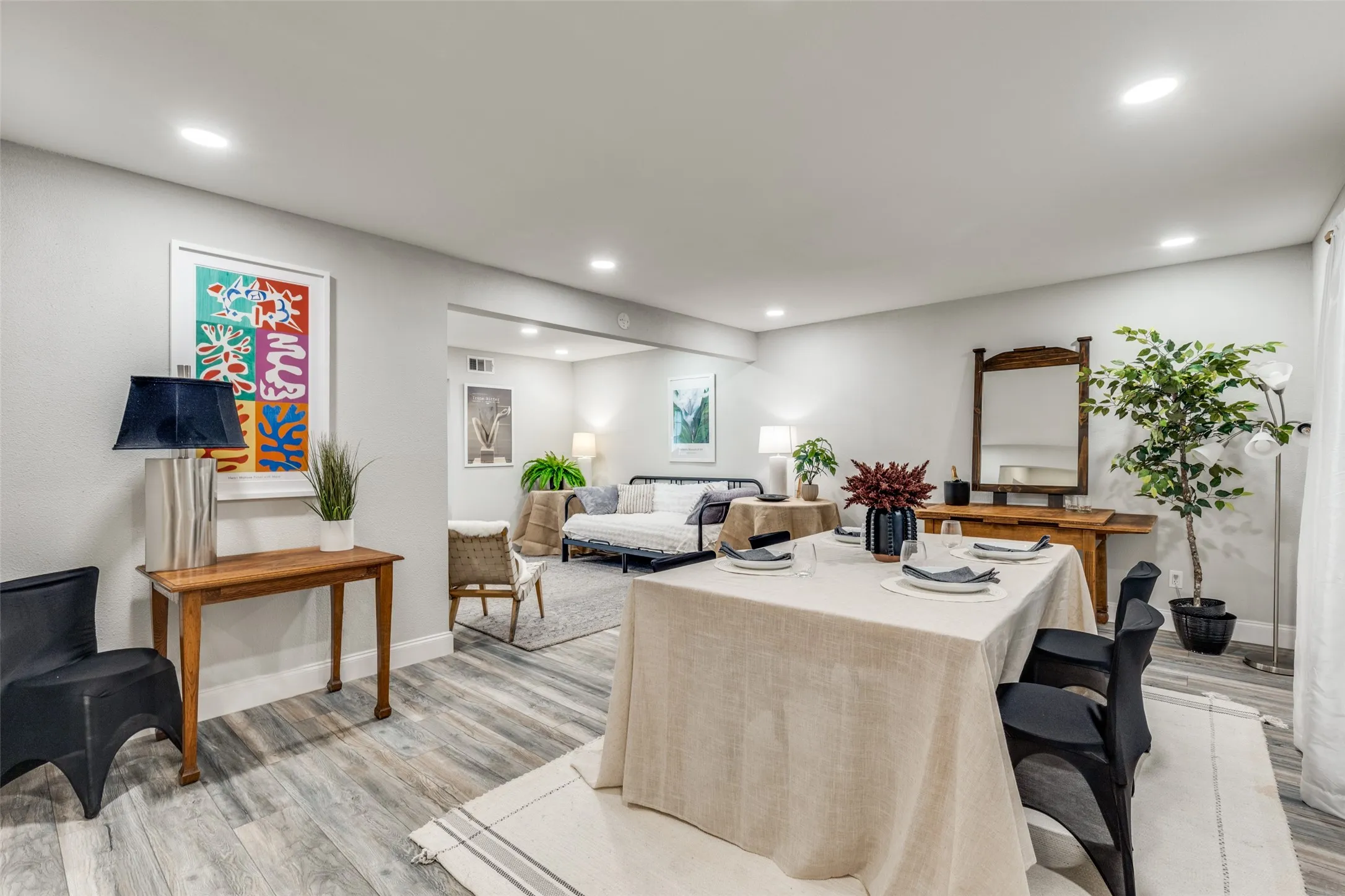 Condominium For Sale in Dallas County , 5818 E University Boulevard 236, Dallas, Texas 75206, 2 Bedroom, 2 Bathroom, Garage spaces, 1,420 Sqft, built in 1962, Preowned, mls#21238652, Real Estate Agent in Dallas, Homes For Sale in Dallas county, Homes For Sale in Dallas, Realtor in Dallas Texas, Real Estate Brokerage Independent Realty Texas, Luminita Cordes Realtor