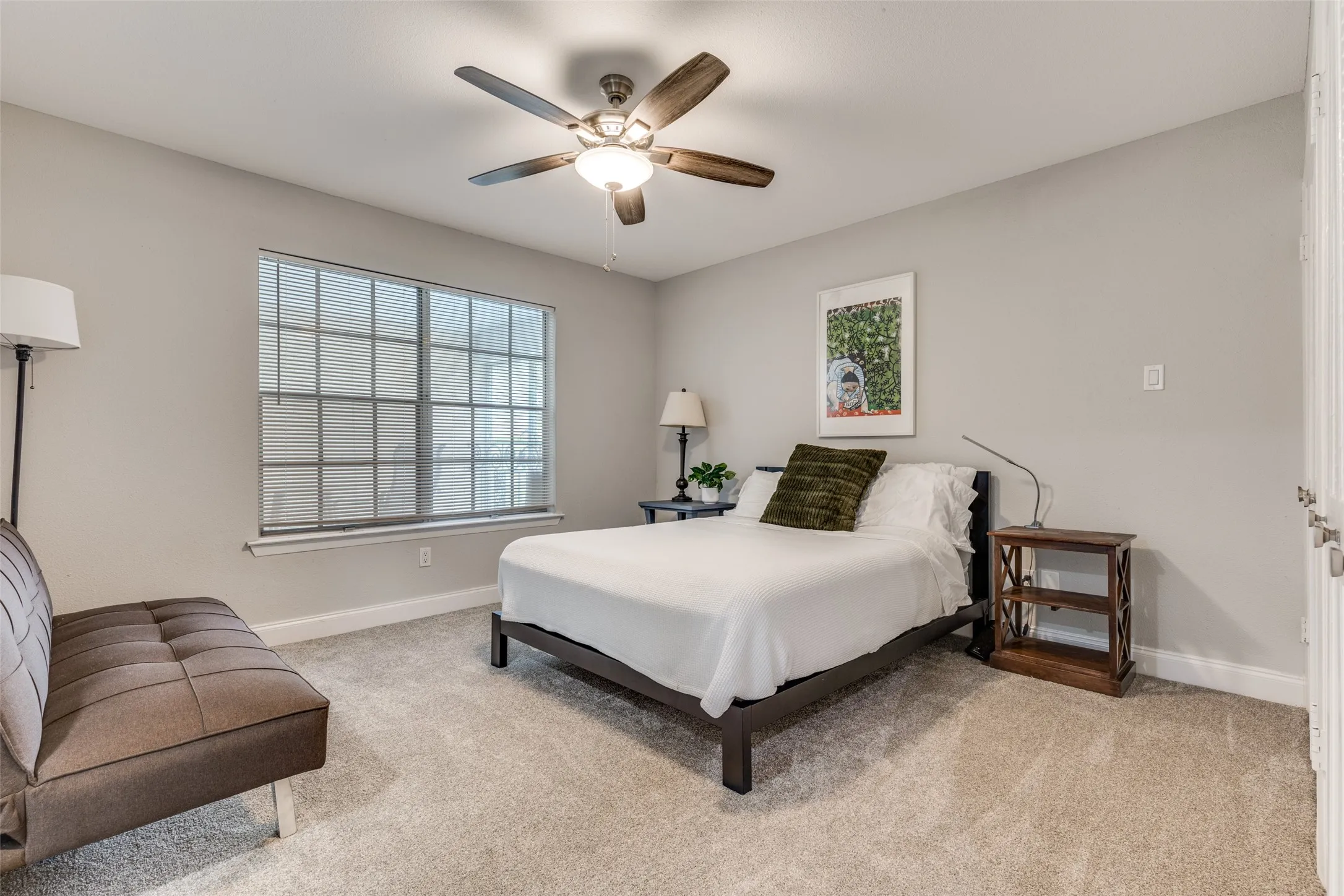 Condominium For Sale in Dallas County , 5818 E University Boulevard 236, Dallas, Texas 75206, 2 Bedroom, 2 Bathroom, Garage spaces, 1,420 Sqft, built in 1962, Preowned, mls#21238652, Real Estate Agent in Dallas, Homes For Sale in Dallas county, Homes For Sale in Dallas, Realtor in Dallas Texas, Real Estate Brokerage Independent Realty Texas, Luminita Cordes Realtor