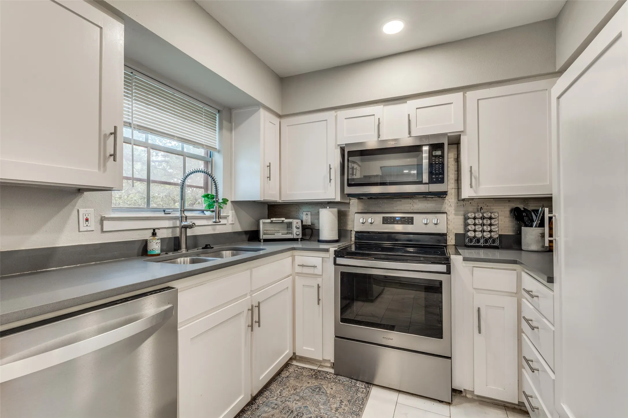 Condominium For Sale in Dallas County , 5818 E University Boulevard 236, Dallas, Texas 75206, 2 Bedroom, 2 Bathroom, Garage spaces, 1,420 Sqft, built in 1962, Preowned, mls#21238652, Real Estate Agent in Dallas, Homes For Sale in Dallas county, Homes For Sale in Dallas, Realtor in Dallas Texas, Real Estate Brokerage Independent Realty Texas, Luminita Cordes Realtor