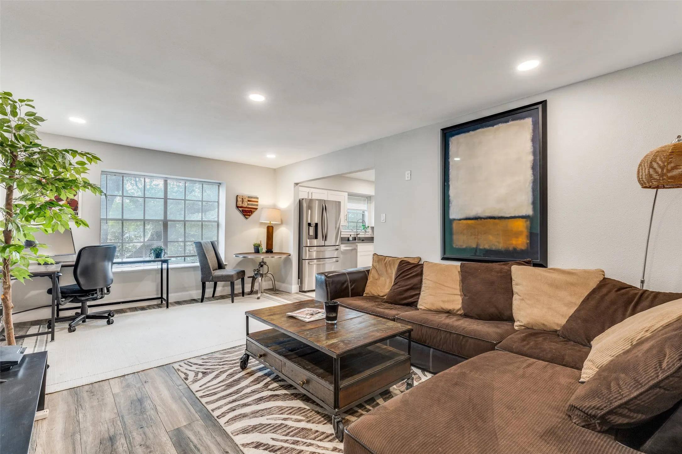 Condominium For Sale in Dallas County , 5818 E University Boulevard 236, Dallas, Texas 75206, 2 Bedroom, 2 Bathroom, Garage spaces, 1,420 Sqft, built in 1962, Preowned, mls#21238652, Real Estate Agent in Dallas, Homes For Sale in Dallas county, Homes For Sale in Dallas, Realtor in Dallas Texas, Real Estate Brokerage Independent Realty Texas, Luminita Cordes Realtor