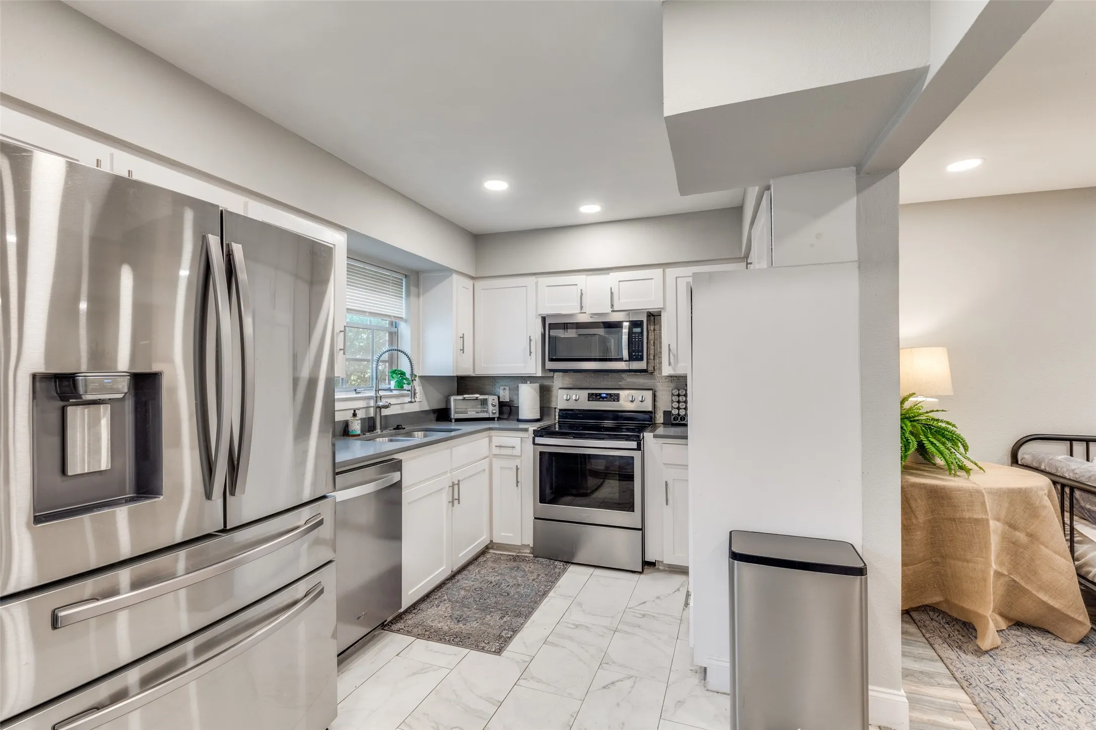 Condominium For Sale in Dallas County , 5818 E University Boulevard 236, Dallas, Texas 75206, 2 Bedroom, 2 Bathroom, Garage spaces, 1,420 Sqft, built in 1962, Preowned, mls#21238652, Real Estate Agent in Dallas, Homes For Sale in Dallas county, Homes For Sale in Dallas, Realtor in Dallas Texas, Real Estate Brokerage Independent Realty Texas, Luminita Cordes Realtor