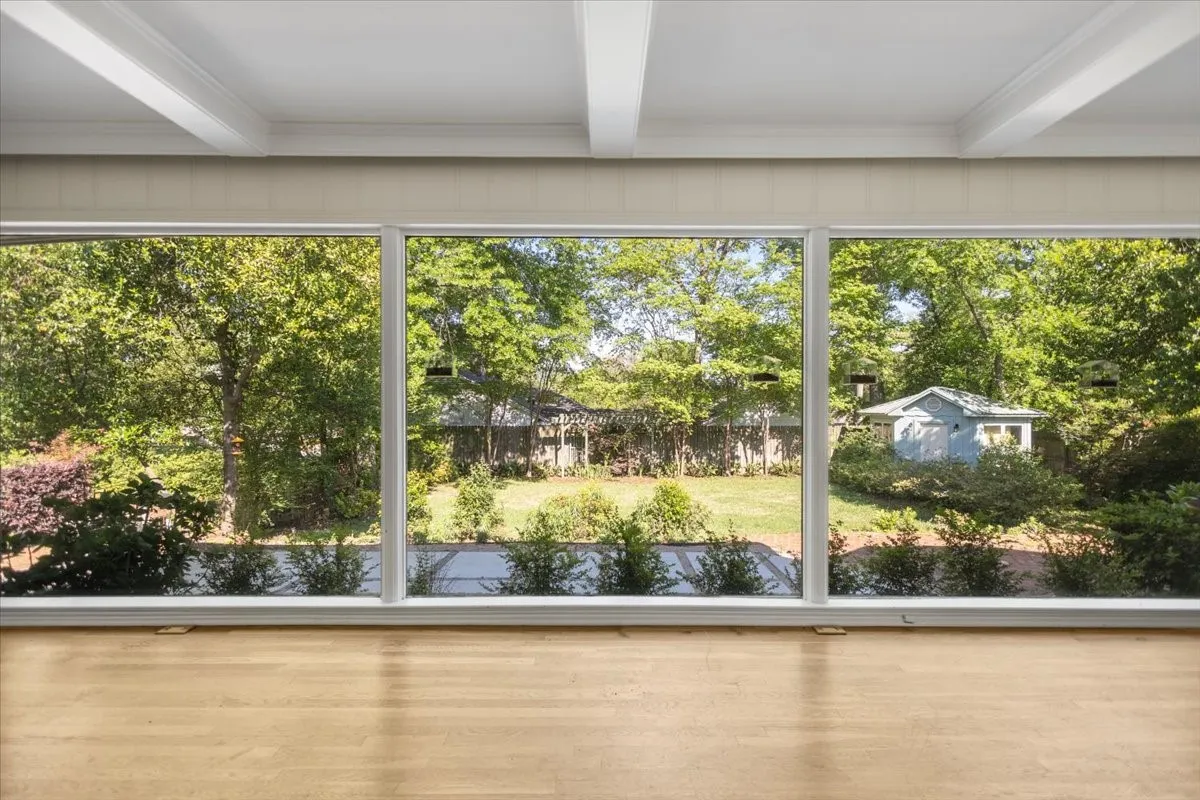 Single Family Residence For Sale in Smith County , 1420 S Donnybrook Avenue, Tyler, Texas 75701, 3 Bedrooms, 3 Bathrooms, 2 Garage spaces, 3,112 Sqft, built in 1947, Preowned, Price $499,000, mls#21235966, Real Estate Agent in Tyler, Homes For Sale in Smith county, Homes For Sale in Tyler, Realtor in Tyler Texas, Real Estate Brokerage Independent Realty Texas, Luminita Cordes Realtor