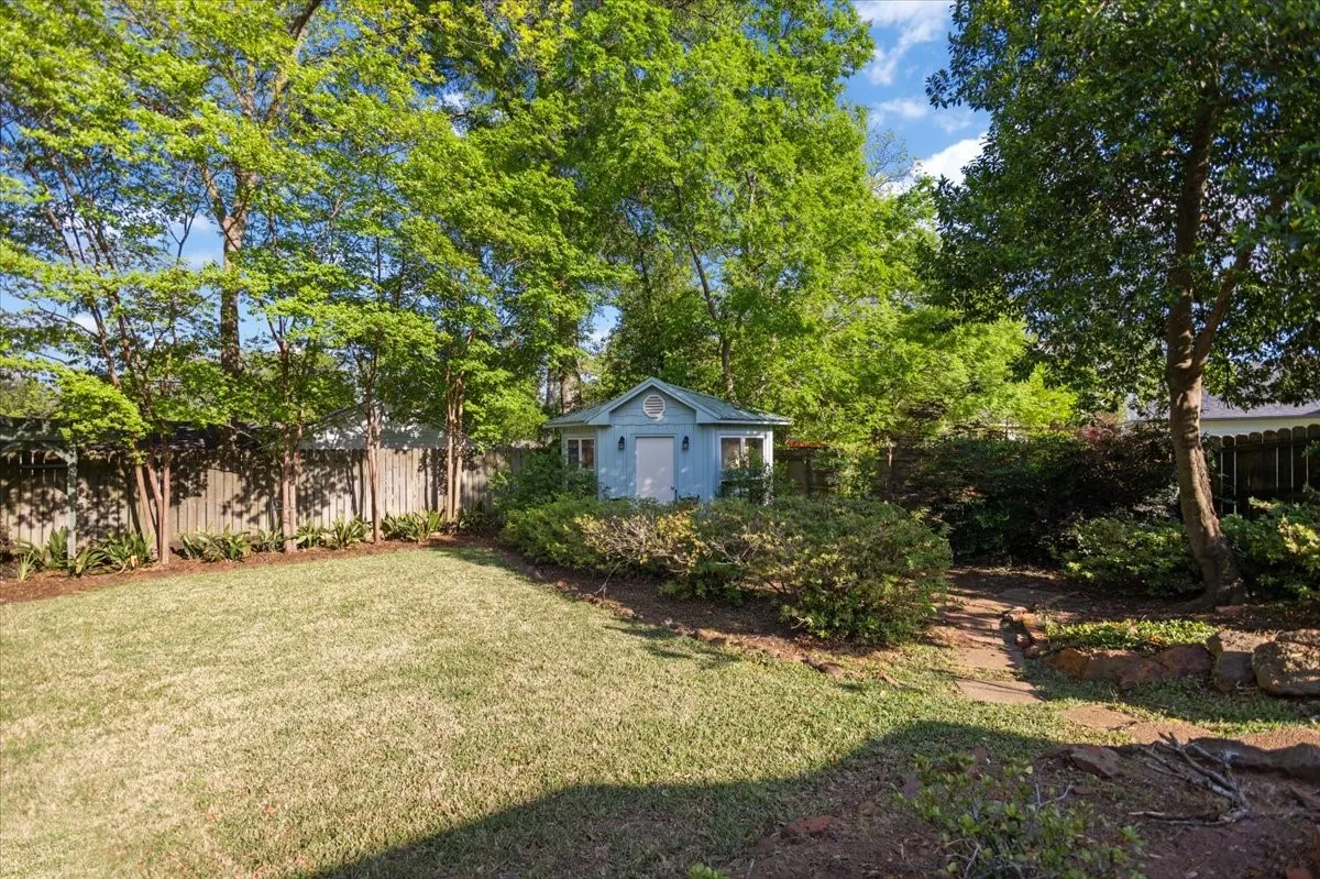 Single Family Residence For Sale in Smith County , 1420 S Donnybrook Avenue, Tyler, Texas 75701, 3 Bedrooms, 3 Bathrooms, 2 Garage spaces, 3,112 Sqft, built in 1947, Preowned, Price $499,000, mls#21235966, Real Estate Agent in Tyler, Homes For Sale in Smith county, Homes For Sale in Tyler, Realtor in Tyler Texas, Real Estate Brokerage Independent Realty Texas, Luminita Cordes Realtor
