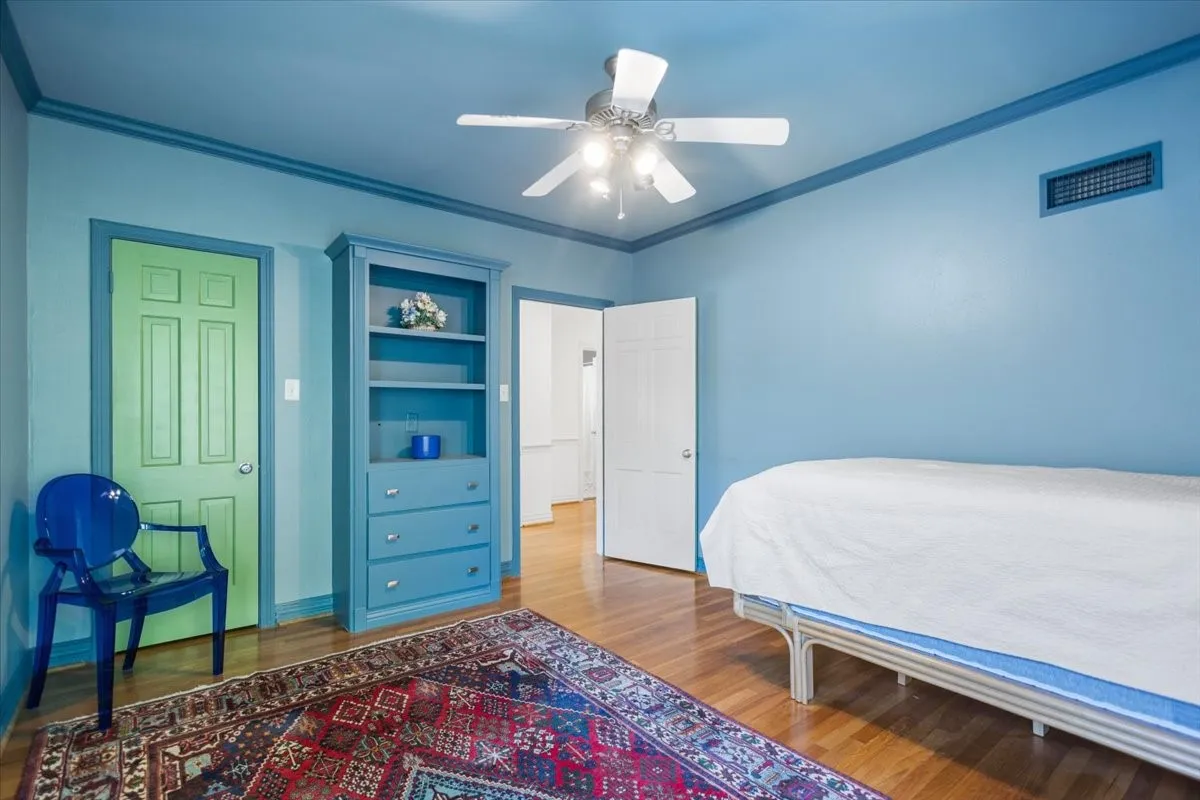 Single Family Residence For Sale in Smith County , 1420 S Donnybrook Avenue, Tyler, Texas 75701, 3 Bedrooms, 3 Bathrooms, 2 Garage spaces, 3,112 Sqft, built in 1947, Preowned, Price $499,000, mls#21235966, Real Estate Agent in Tyler, Homes For Sale in Smith county, Homes For Sale in Tyler, Realtor in Tyler Texas, Real Estate Brokerage Independent Realty Texas, Luminita Cordes Realtor