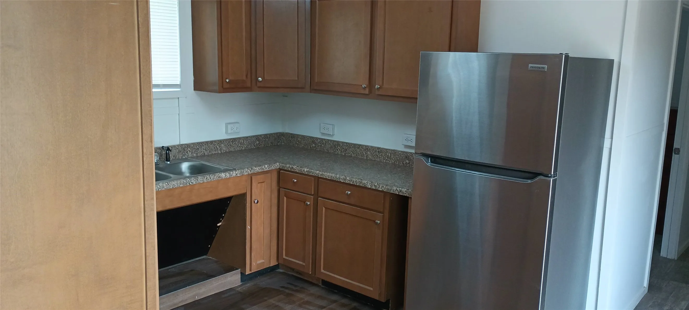 Mobile Home For Sale in Hood County , 6102 S Lakeside Hills Court, Granbury, Texas 76048, 3 Bedroom, 2 Bathroom, Garage spaces, 952 Sqft, built in 2022, mls#21238703, Real Estate Agent in Granbury, Homes For Sale in Hood county, Homes For Sale in Granbury, Realtor in Granbury Texas, Real Estate Brokerage Independent Realty Texas, Luminita Cordes Realtor