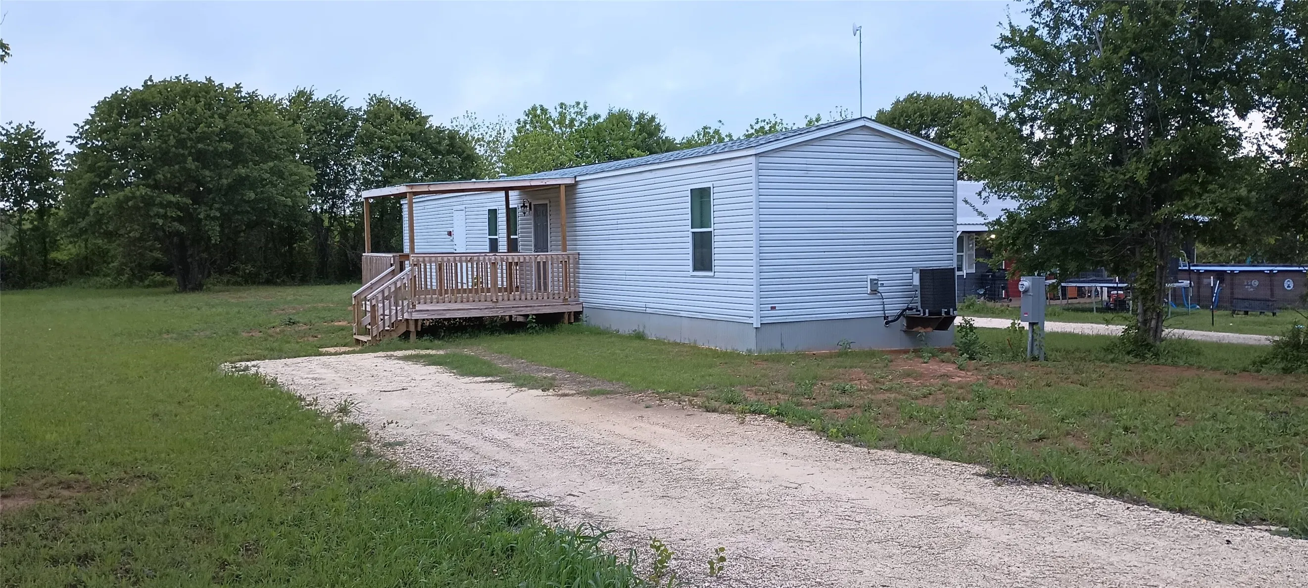 Mobile Home For Sale in Hood County , 6102 S Lakeside Hills Court, Granbury, Texas 76048, 3 Bedroom, 2 Bathroom, Garage spaces, 952 Sqft, built in 2022, mls#21238703, Real Estate Agent in Granbury, Homes For Sale in Hood county, Homes For Sale in Granbury, Realtor in Granbury Texas, Real Estate Brokerage Independent Realty Texas, Luminita Cordes Realtor