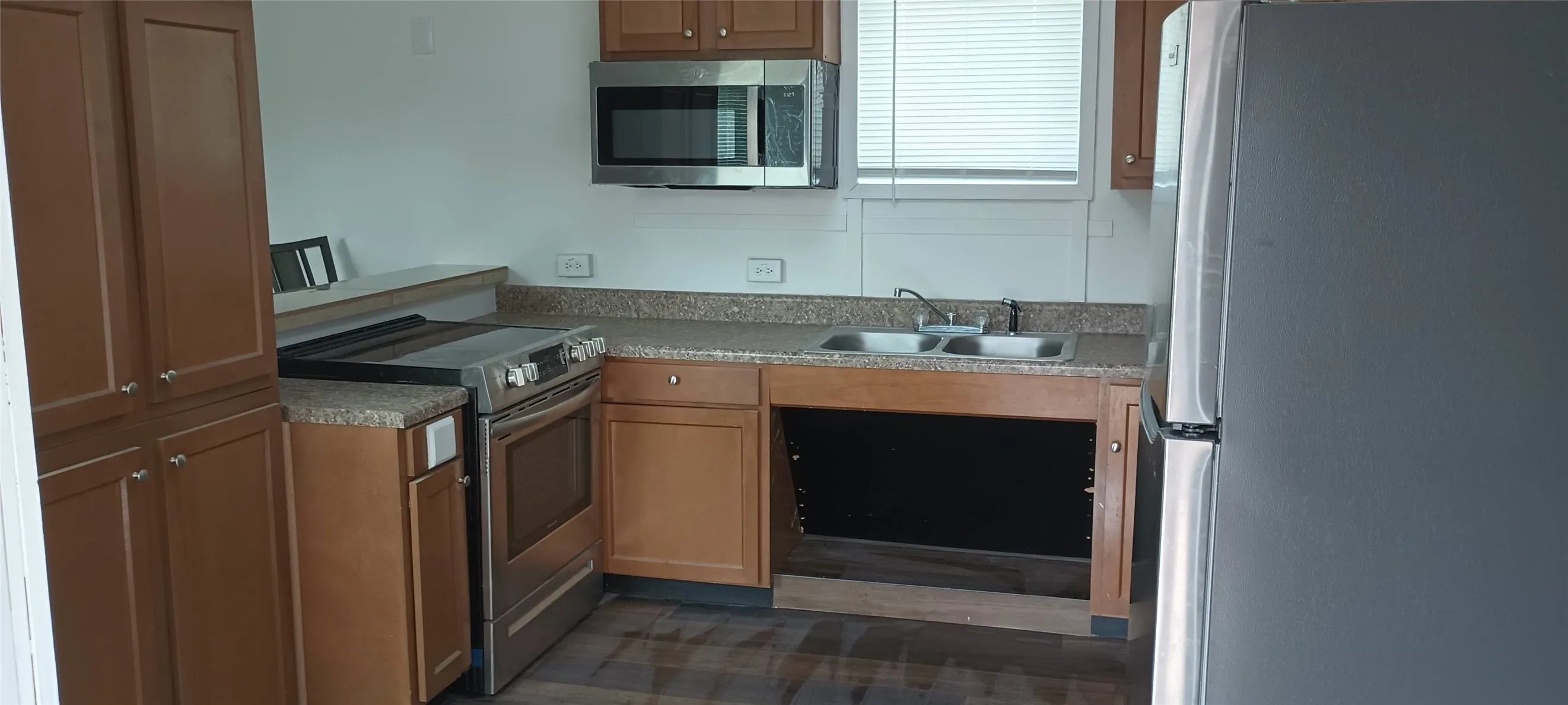 Mobile Home For Sale in Hood County , 6102 S Lakeside Hills Court, Granbury, Texas 76048, 3 Bedroom, 2 Bathroom, Garage spaces, 952 Sqft, built in 2022, mls#21238703, Real Estate Agent in Granbury, Homes For Sale in Hood county, Homes For Sale in Granbury, Realtor in Granbury Texas, Real Estate Brokerage Independent Realty Texas, Luminita Cordes Realtor