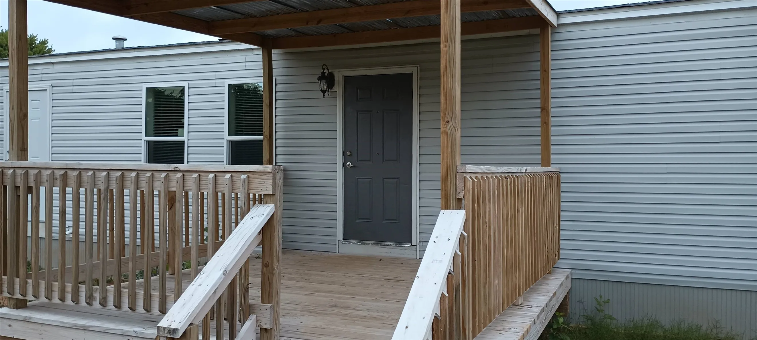 Mobile Home For Sale in Hood County , 6102 S Lakeside Hills Court, Granbury, Texas 76048, 3 Bedroom, 2 Bathroom, Garage spaces, 952 Sqft, built in 2022, mls#21238703, Real Estate Agent in Granbury, Homes For Sale in Hood county, Homes For Sale in Granbury, Realtor in Granbury Texas, Real Estate Brokerage Independent Realty Texas, Luminita Cordes Realtor