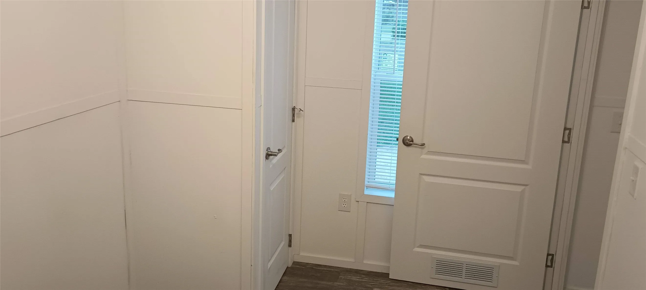 Mobile Home For Sale in Hood County , 6102 S Lakeside Hills Court, Granbury, Texas 76048, 3 Bedroom, 2 Bathroom, Garage spaces, 952 Sqft, built in 2022, mls#21238703, Real Estate Agent in Granbury, Homes For Sale in Hood county, Homes For Sale in Granbury, Realtor in Granbury Texas, Real Estate Brokerage Independent Realty Texas, Luminita Cordes Realtor