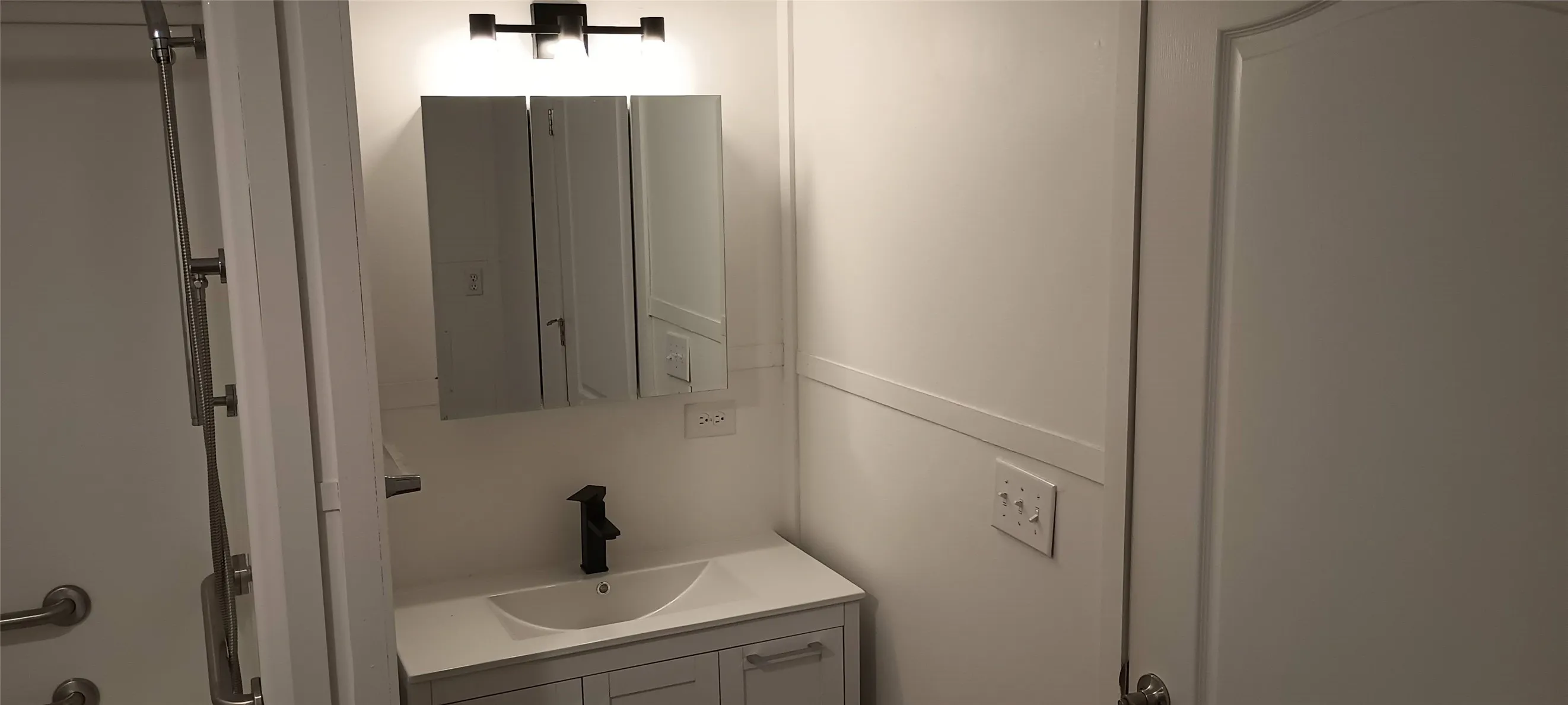 Mobile Home For Sale in Hood County , 6102 S Lakeside Hills Court, Granbury, Texas 76048, 3 Bedroom, 2 Bathroom, Garage spaces, 952 Sqft, built in 2022, mls#21238703, Real Estate Agent in Granbury, Homes For Sale in Hood county, Homes For Sale in Granbury, Realtor in Granbury Texas, Real Estate Brokerage Independent Realty Texas, Luminita Cordes Realtor