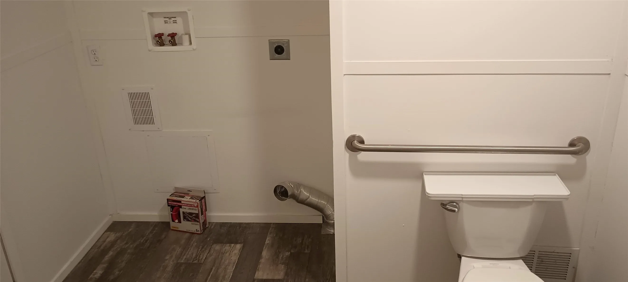 Mobile Home For Sale in Hood County , 6102 S Lakeside Hills Court, Granbury, Texas 76048, 3 Bedroom, 2 Bathroom, Garage spaces, 952 Sqft, built in 2022, mls#21238703, Real Estate Agent in Granbury, Homes For Sale in Hood county, Homes For Sale in Granbury, Realtor in Granbury Texas, Real Estate Brokerage Independent Realty Texas, Luminita Cordes Realtor