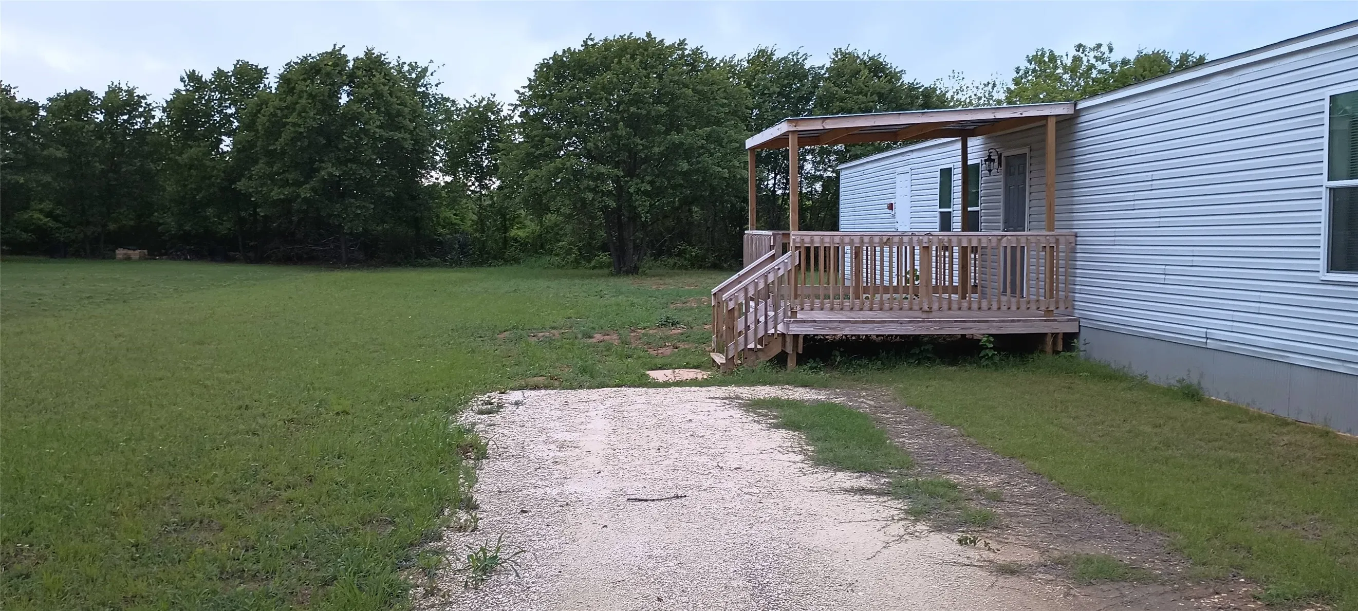 Mobile Home For Sale in Hood County , 6102 S Lakeside Hills Court, Granbury, Texas 76048, 3 Bedroom, 2 Bathroom, Garage spaces, 952 Sqft, built in 2022, mls#21238703, Real Estate Agent in Granbury, Homes For Sale in Hood county, Homes For Sale in Granbury, Realtor in Granbury Texas, Real Estate Brokerage Independent Realty Texas, Luminita Cordes Realtor