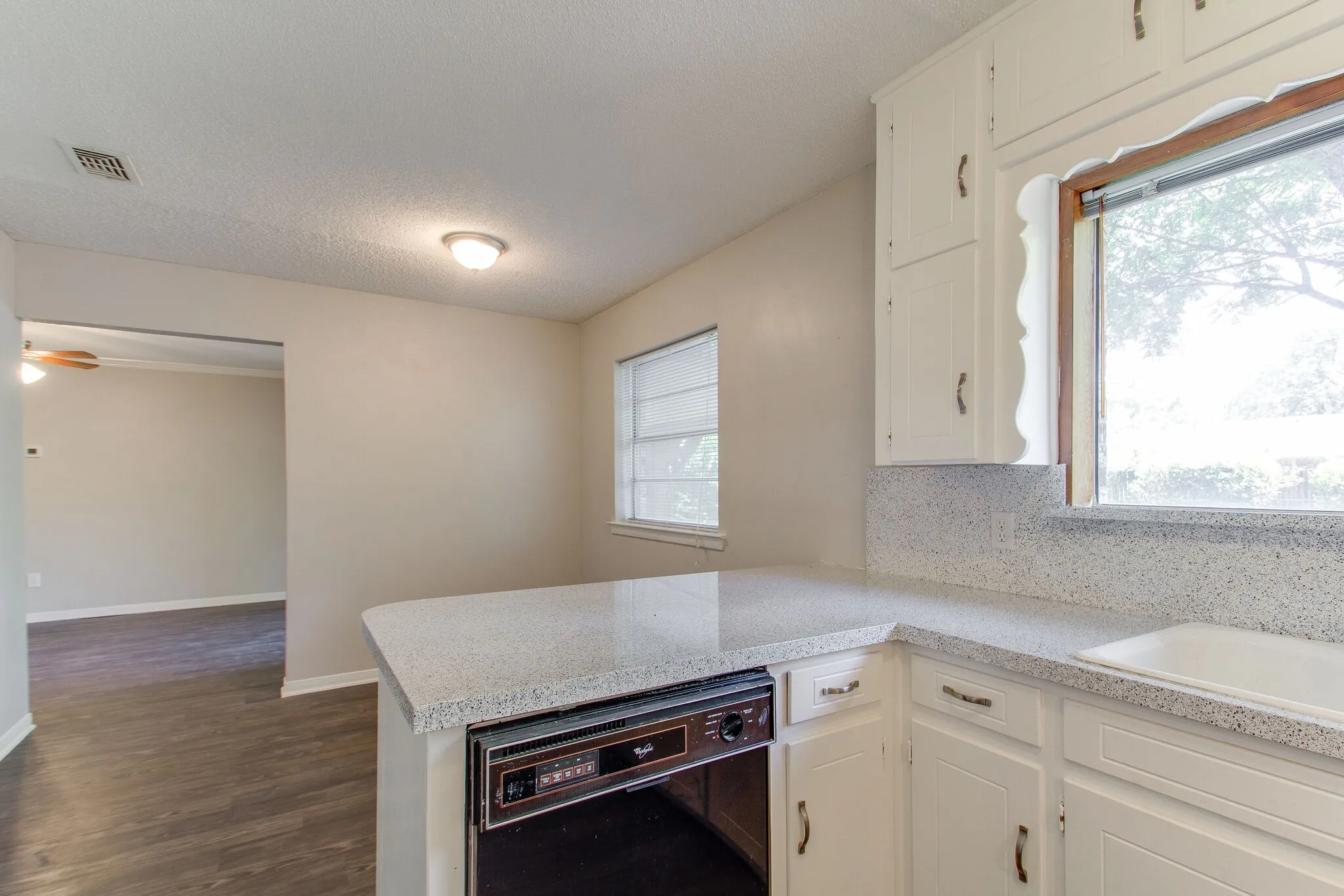 Single Family Residence For Rent in Tarrant County , 6024 Blueridge Drive, Watauga, Texas 76148, 3 Bedroom, 2 Bathroom, 2 Garage spaces, 1,123 Sqft, built in 1972, mls#21238697, Real Estate Agent in Watauga, Homes For Rent in Tarrant county, Homes For Rent in Watauga, Realtor in Watauga Texas, Real Estate Brokerage Independent Realty Texas, Luminita Cordes Realtor