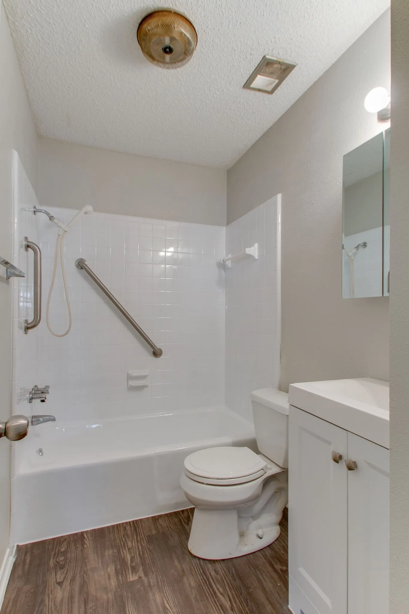 Single Family Residence For Rent in Tarrant County , 6024 Blueridge Drive, Watauga, Texas 76148, 3 Bedroom, 2 Bathroom, 2 Garage spaces, 1,123 Sqft, built in 1972, mls#21238697, Real Estate Agent in Watauga, Homes For Rent in Tarrant county, Homes For Rent in Watauga, Realtor in Watauga Texas, Real Estate Brokerage Independent Realty Texas, Luminita Cordes Realtor