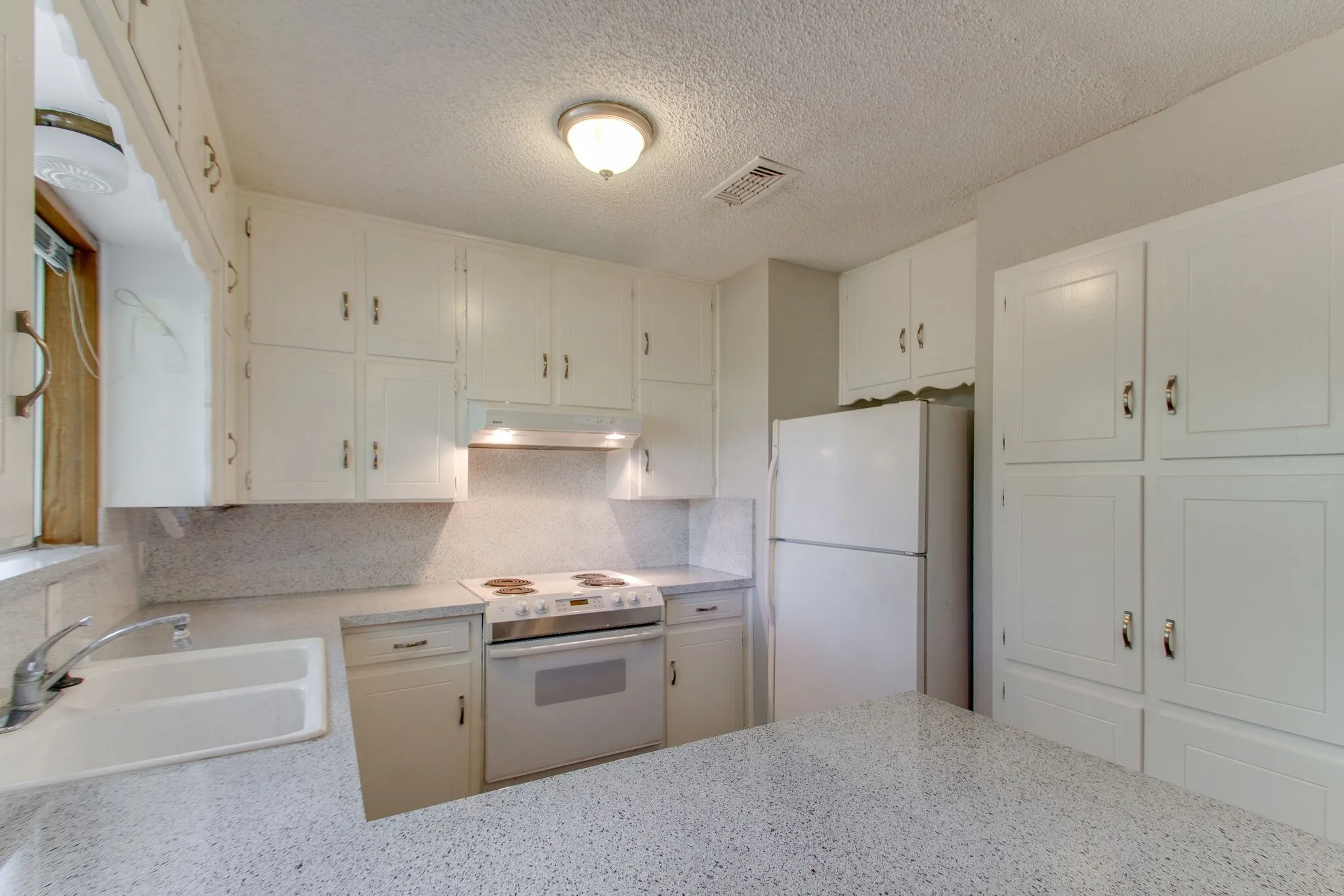 Single Family Residence For Rent in Tarrant County , 6024 Blueridge Drive, Watauga, Texas 76148, 3 Bedroom, 2 Bathroom, 2 Garage spaces, 1,123 Sqft, built in 1972, mls#21238697, Real Estate Agent in Watauga, Homes For Rent in Tarrant county, Homes For Rent in Watauga, Realtor in Watauga Texas, Real Estate Brokerage Independent Realty Texas, Luminita Cordes Realtor