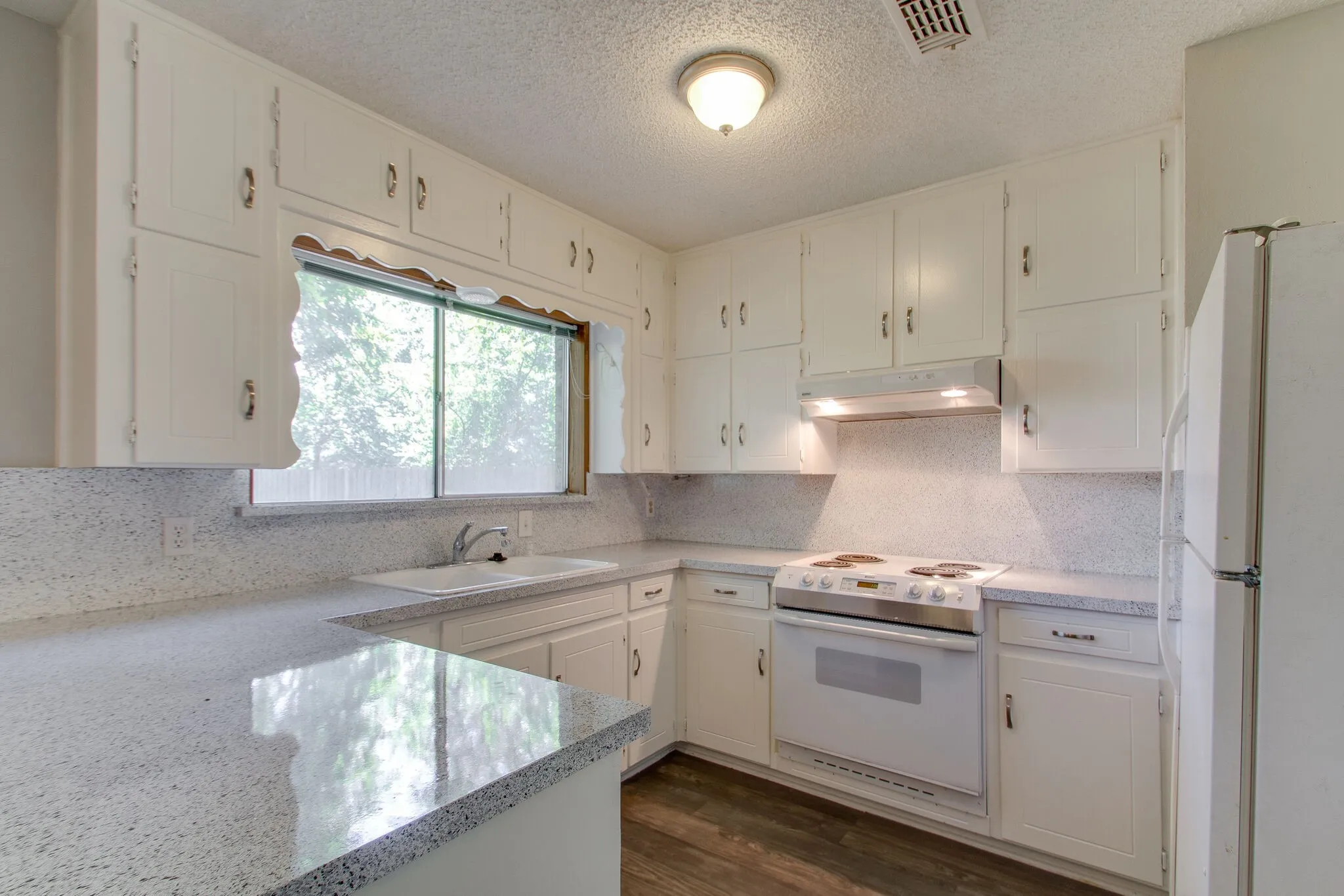 Single Family Residence For Rent in Tarrant County , 6024 Blueridge Drive, Watauga, Texas 76148, 3 Bedroom, 2 Bathroom, 2 Garage spaces, 1,123 Sqft, built in 1972, mls#21238697, Real Estate Agent in Watauga, Homes For Rent in Tarrant county, Homes For Rent in Watauga, Realtor in Watauga Texas, Real Estate Brokerage Independent Realty Texas, Luminita Cordes Realtor