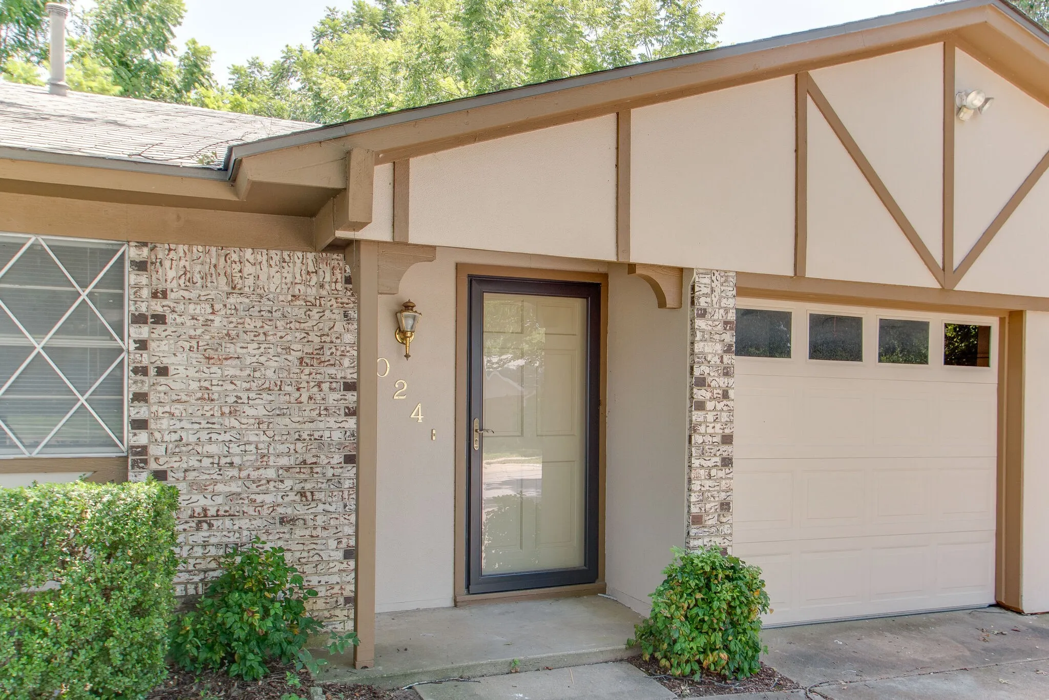 Single Family Residence For Rent in Tarrant County , 6024 Blueridge Drive, Watauga, Texas 76148, 3 Bedroom, 2 Bathroom, 2 Garage spaces, 1,123 Sqft, built in 1972, mls#21238697, Real Estate Agent in Watauga, Homes For Rent in Tarrant county, Homes For Rent in Watauga, Realtor in Watauga Texas, Real Estate Brokerage Independent Realty Texas, Luminita Cordes Realtor