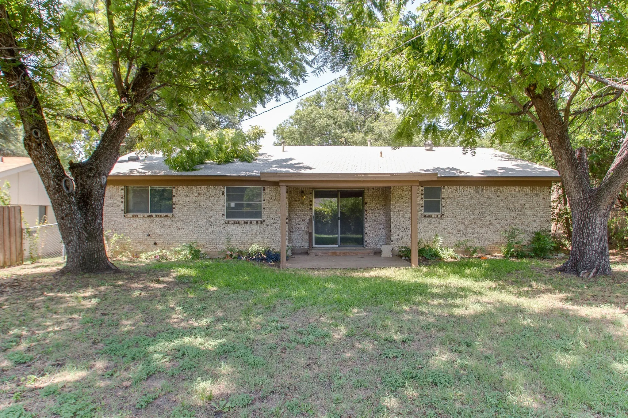 Single Family Residence For Rent in Tarrant County , 6024 Blueridge Drive, Watauga, Texas 76148, 3 Bedroom, 2 Bathroom, 2 Garage spaces, 1,123 Sqft, built in 1972, mls#21238697, Real Estate Agent in Watauga, Homes For Rent in Tarrant county, Homes For Rent in Watauga, Realtor in Watauga Texas, Real Estate Brokerage Independent Realty Texas, Luminita Cordes Realtor