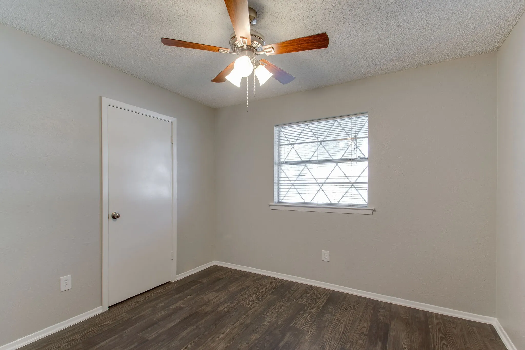 Single Family Residence For Rent in Tarrant County , 6024 Blueridge Drive, Watauga, Texas 76148, 3 Bedroom, 2 Bathroom, 2 Garage spaces, 1,123 Sqft, built in 1972, mls#21238697, Real Estate Agent in Watauga, Homes For Rent in Tarrant county, Homes For Rent in Watauga, Realtor in Watauga Texas, Real Estate Brokerage Independent Realty Texas, Luminita Cordes Realtor