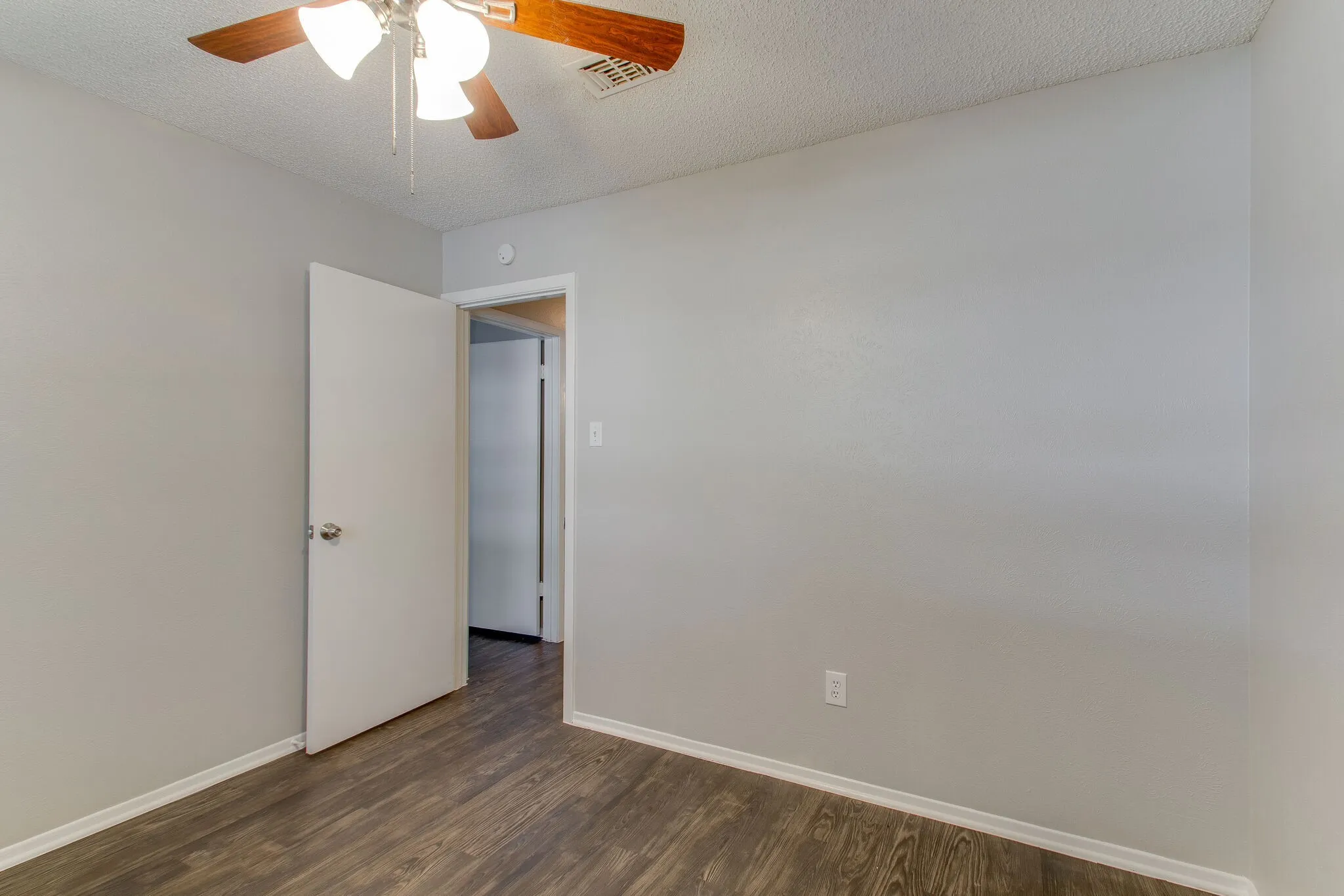 Single Family Residence For Rent in Tarrant County , 6024 Blueridge Drive, Watauga, Texas 76148, 3 Bedroom, 2 Bathroom, 2 Garage spaces, 1,123 Sqft, built in 1972, mls#21238697, Real Estate Agent in Watauga, Homes For Rent in Tarrant county, Homes For Rent in Watauga, Realtor in Watauga Texas, Real Estate Brokerage Independent Realty Texas, Luminita Cordes Realtor