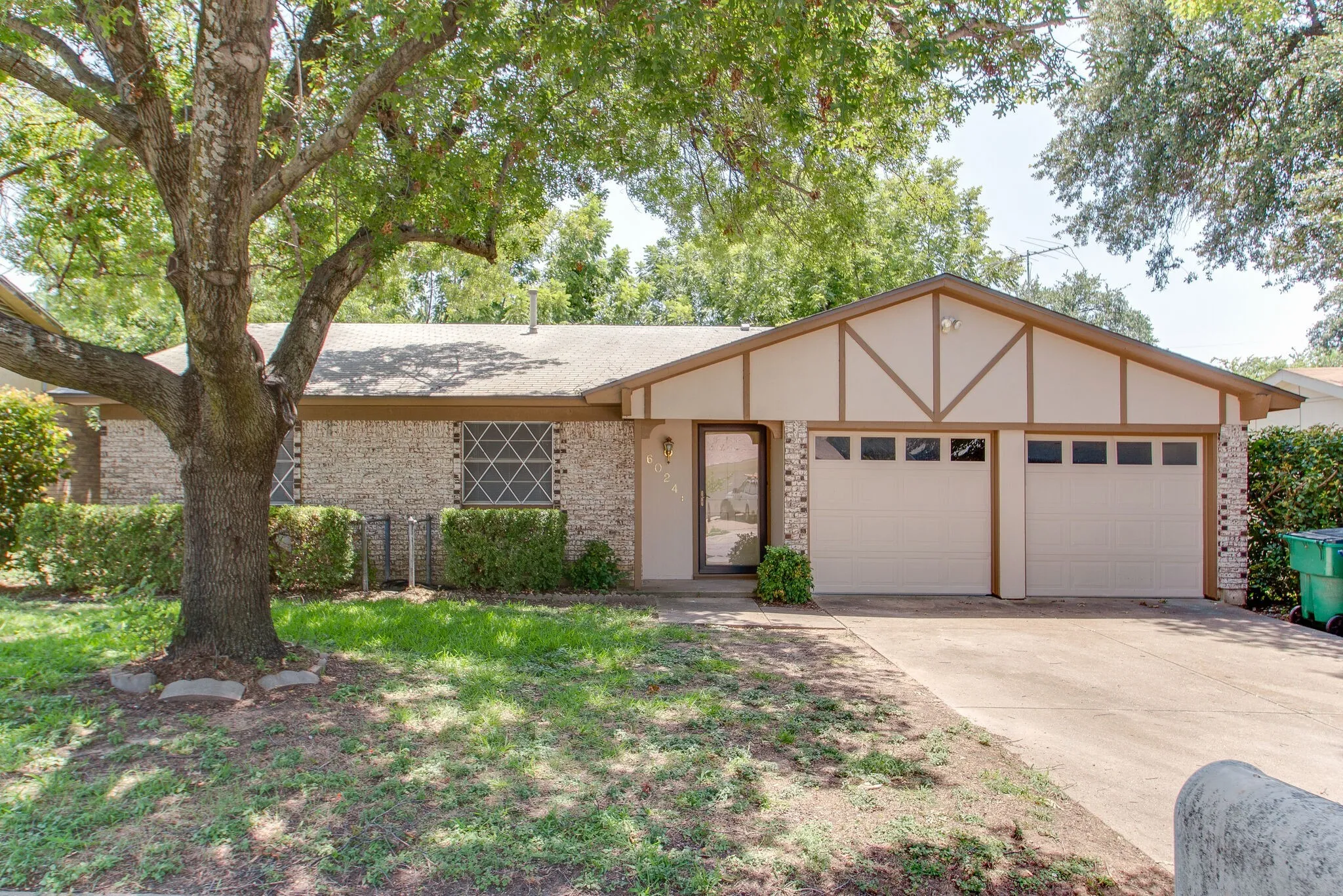 Single Family Residence For Rent in Tarrant County , 6024 Blueridge Drive, Watauga, Texas 76148, 3 Bedroom, 2 Bathroom, 2 Garage spaces, 1,123 Sqft, built in 1972, mls#21238697, Real Estate Agent in Watauga, Homes For Rent in Tarrant county, Homes For Rent in Watauga, Realtor in Watauga Texas, Real Estate Brokerage Independent Realty Texas, Luminita Cordes Realtor