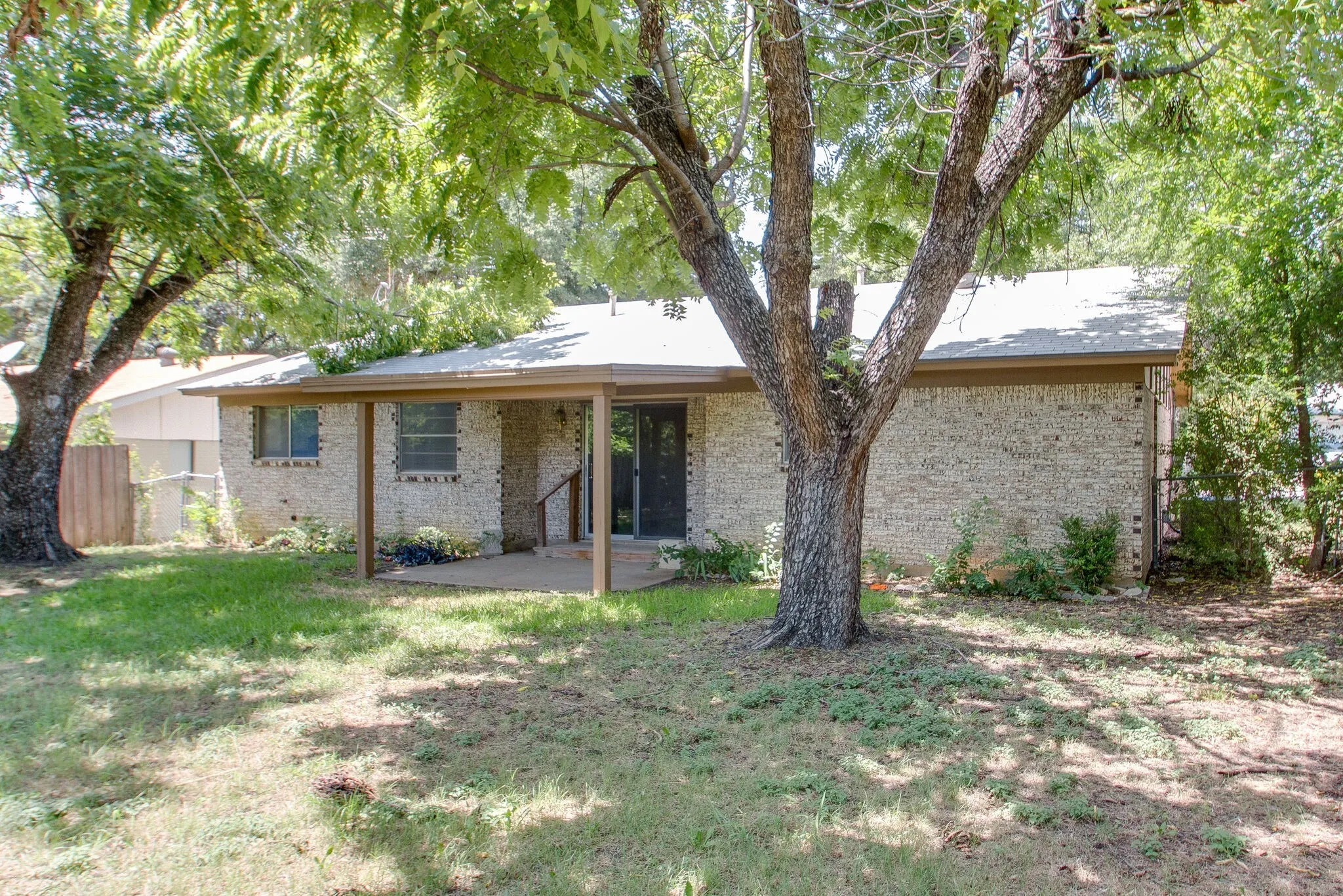Single Family Residence For Rent in Tarrant County , 6024 Blueridge Drive, Watauga, Texas 76148, 3 Bedroom, 2 Bathroom, 2 Garage spaces, 1,123 Sqft, built in 1972, mls#21238697, Real Estate Agent in Watauga, Homes For Rent in Tarrant county, Homes For Rent in Watauga, Realtor in Watauga Texas, Real Estate Brokerage Independent Realty Texas, Luminita Cordes Realtor