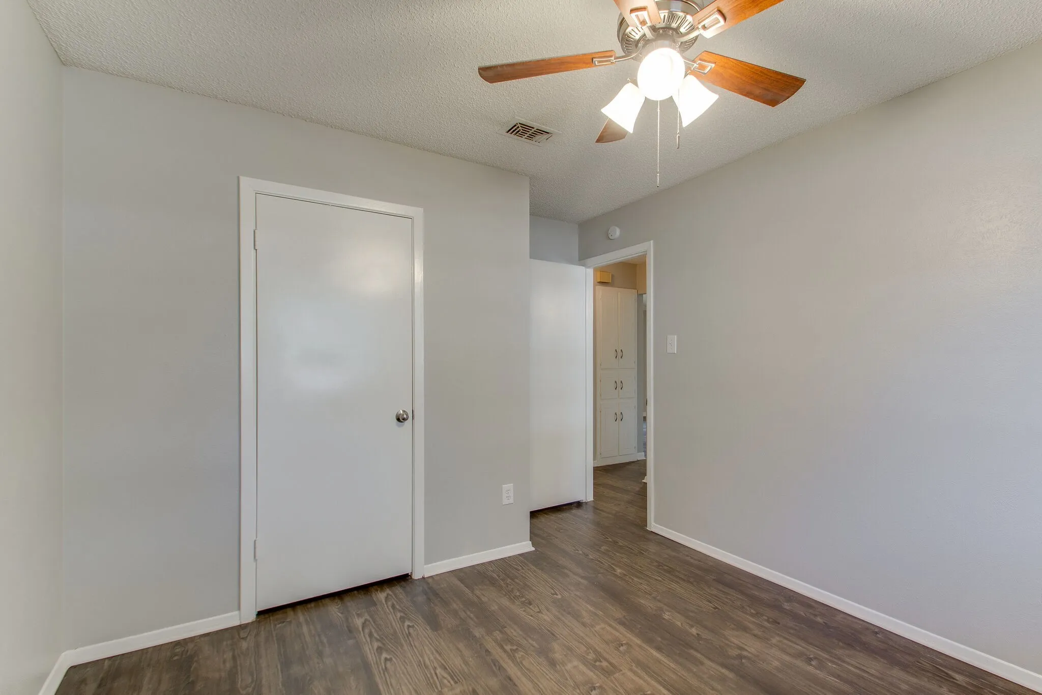 Single Family Residence For Rent in Tarrant County , 6024 Blueridge Drive, Watauga, Texas 76148, 3 Bedroom, 2 Bathroom, 2 Garage spaces, 1,123 Sqft, built in 1972, mls#21238697, Real Estate Agent in Watauga, Homes For Rent in Tarrant county, Homes For Rent in Watauga, Realtor in Watauga Texas, Real Estate Brokerage Independent Realty Texas, Luminita Cordes Realtor