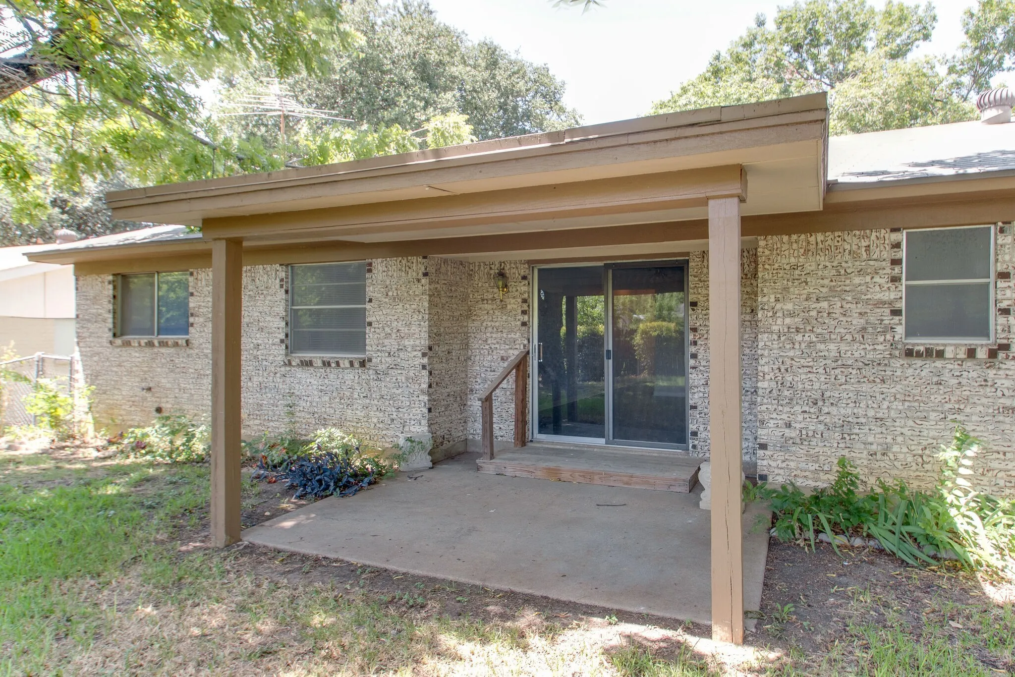Single Family Residence For Rent in Tarrant County , 6024 Blueridge Drive, Watauga, Texas 76148, 3 Bedroom, 2 Bathroom, 2 Garage spaces, 1,123 Sqft, built in 1972, mls#21238697, Real Estate Agent in Watauga, Homes For Rent in Tarrant county, Homes For Rent in Watauga, Realtor in Watauga Texas, Real Estate Brokerage Independent Realty Texas, Luminita Cordes Realtor