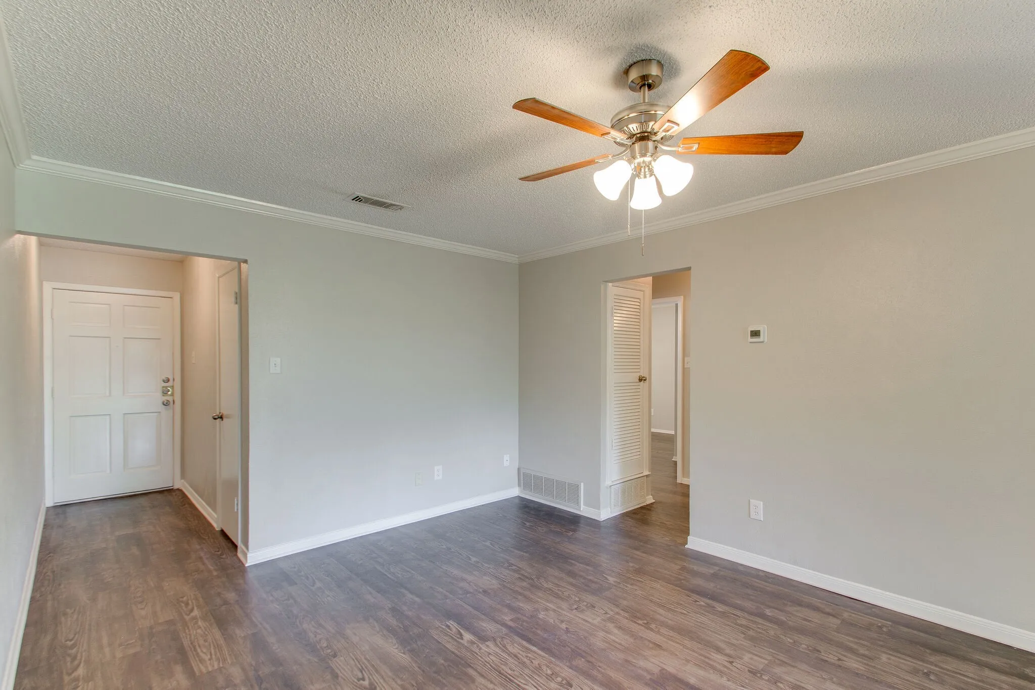 Single Family Residence For Rent in Tarrant County , 6024 Blueridge Drive, Watauga, Texas 76148, 3 Bedroom, 2 Bathroom, 2 Garage spaces, 1,123 Sqft, built in 1972, mls#21238697, Real Estate Agent in Watauga, Homes For Rent in Tarrant county, Homes For Rent in Watauga, Realtor in Watauga Texas, Real Estate Brokerage Independent Realty Texas, Luminita Cordes Realtor