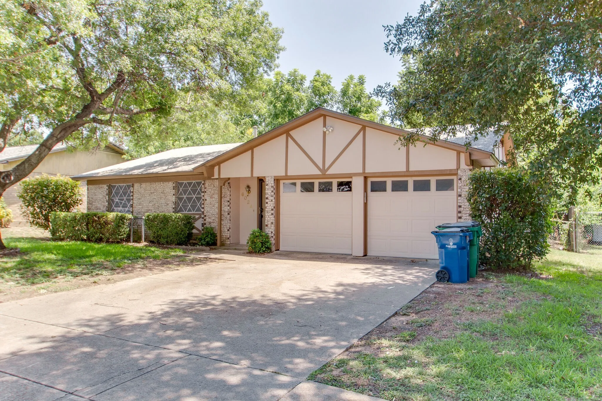 Single Family Residence For Rent in Tarrant County , 6024 Blueridge Drive, Watauga, Texas 76148, 3 Bedroom, 2 Bathroom, 2 Garage spaces, 1,123 Sqft, built in 1972, mls#21238697, Real Estate Agent in Watauga, Homes For Rent in Tarrant county, Homes For Rent in Watauga, Realtor in Watauga Texas, Real Estate Brokerage Independent Realty Texas, Luminita Cordes Realtor