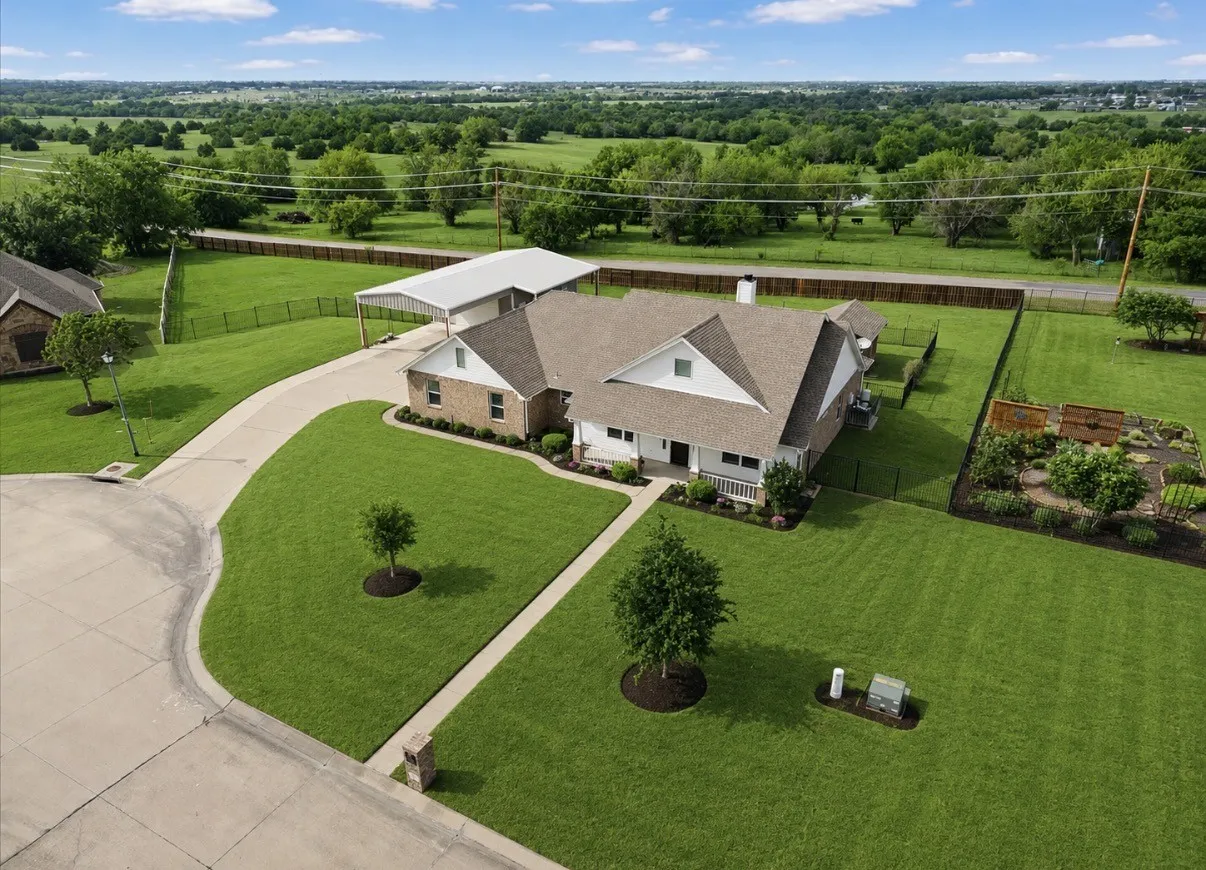 Single Family Residence For Sale in Collin County , 528 Hubbard Circle, Nevada, Texas 75173, 4 Bedroom, 2 Bathroom, 2 Garage spaces, 2,093 Sqft, built in 2009, Preowned, mls#21238762, Real Estate Agent in Nevada, Homes For Sale in Collin county, Homes For Sale in Nevada, Realtor in Nevada Texas, Real Estate Brokerage Independent Realty Texas, Luminita Cordes Realtor