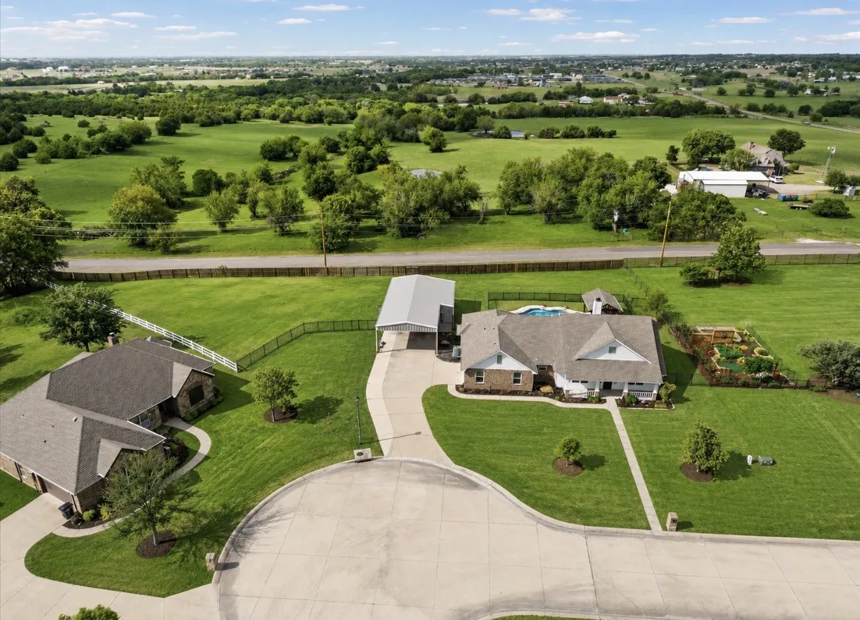 Single Family Residence For Sale in Collin County , 528 Hubbard Circle, Nevada, Texas 75173, 4 Bedroom, 2 Bathroom, 2 Garage spaces, 2,093 Sqft, built in 2009, Preowned, mls#21238762, Real Estate Agent in Nevada, Homes For Sale in Collin county, Homes For Sale in Nevada, Realtor in Nevada Texas, Real Estate Brokerage Independent Realty Texas, Luminita Cordes Realtor