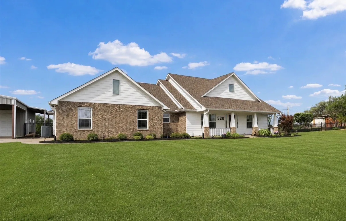 Single Family Residence For Sale in Collin County , 528 Hubbard Circle, Nevada, Texas 75173, 4 Bedroom, 2 Bathroom, 2 Garage spaces, 2,093 Sqft, built in 2009, Preowned, mls#21238762, Real Estate Agent in Nevada, Homes For Sale in Collin county, Homes For Sale in Nevada, Realtor in Nevada Texas, Real Estate Brokerage Independent Realty Texas, Luminita Cordes Realtor